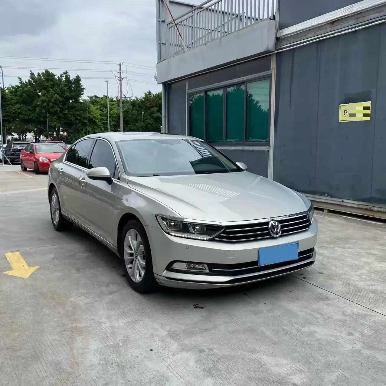 2017 VOLKSWAGEN MAGOTAN thumbnail 3