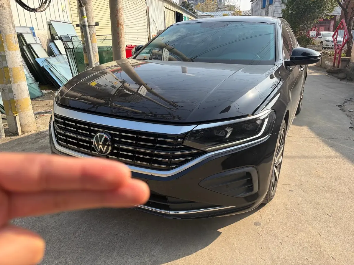 2024 Volkswagen Passat 2.0T 220HP L4 7DCT