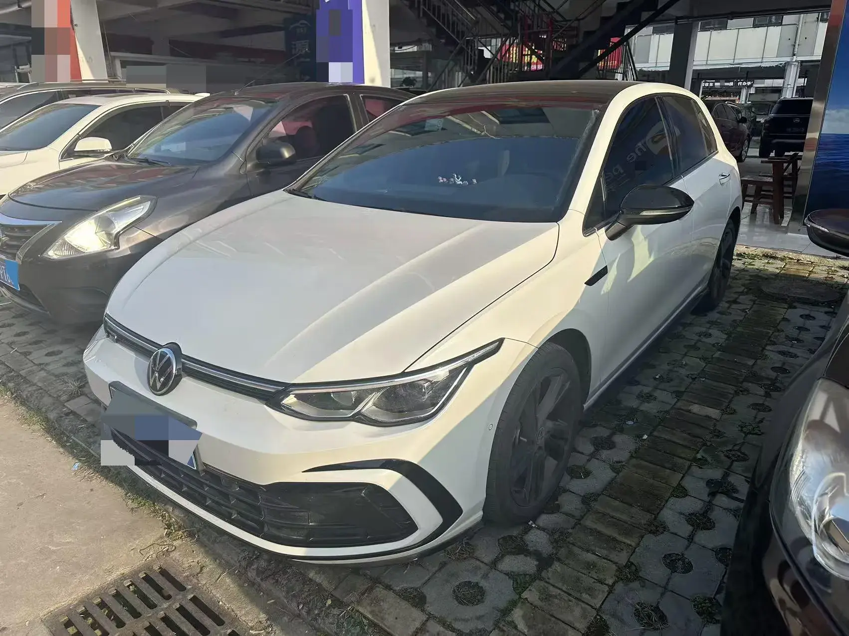 2023 VOLKSWAGEN GOLF view 1
