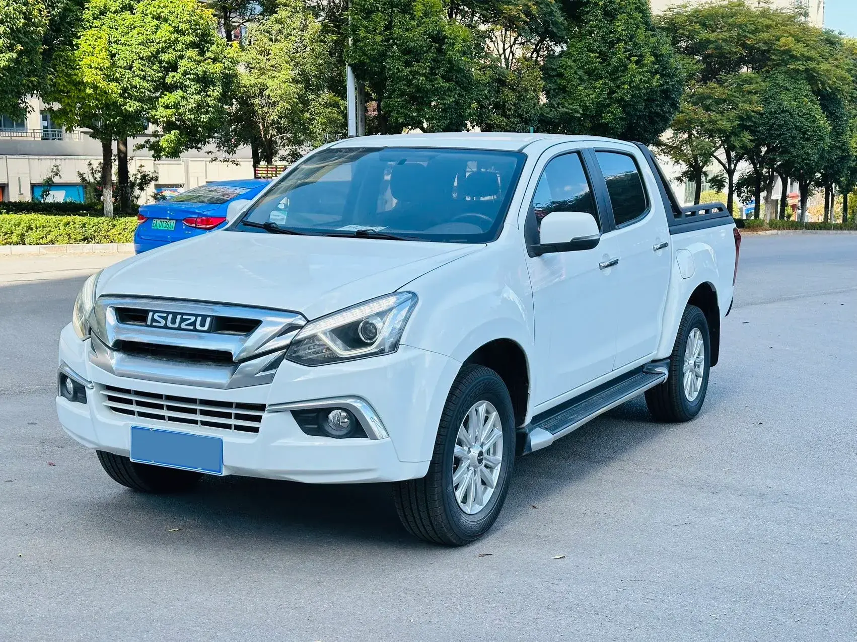 2020 ISUZU D-MAX view 1