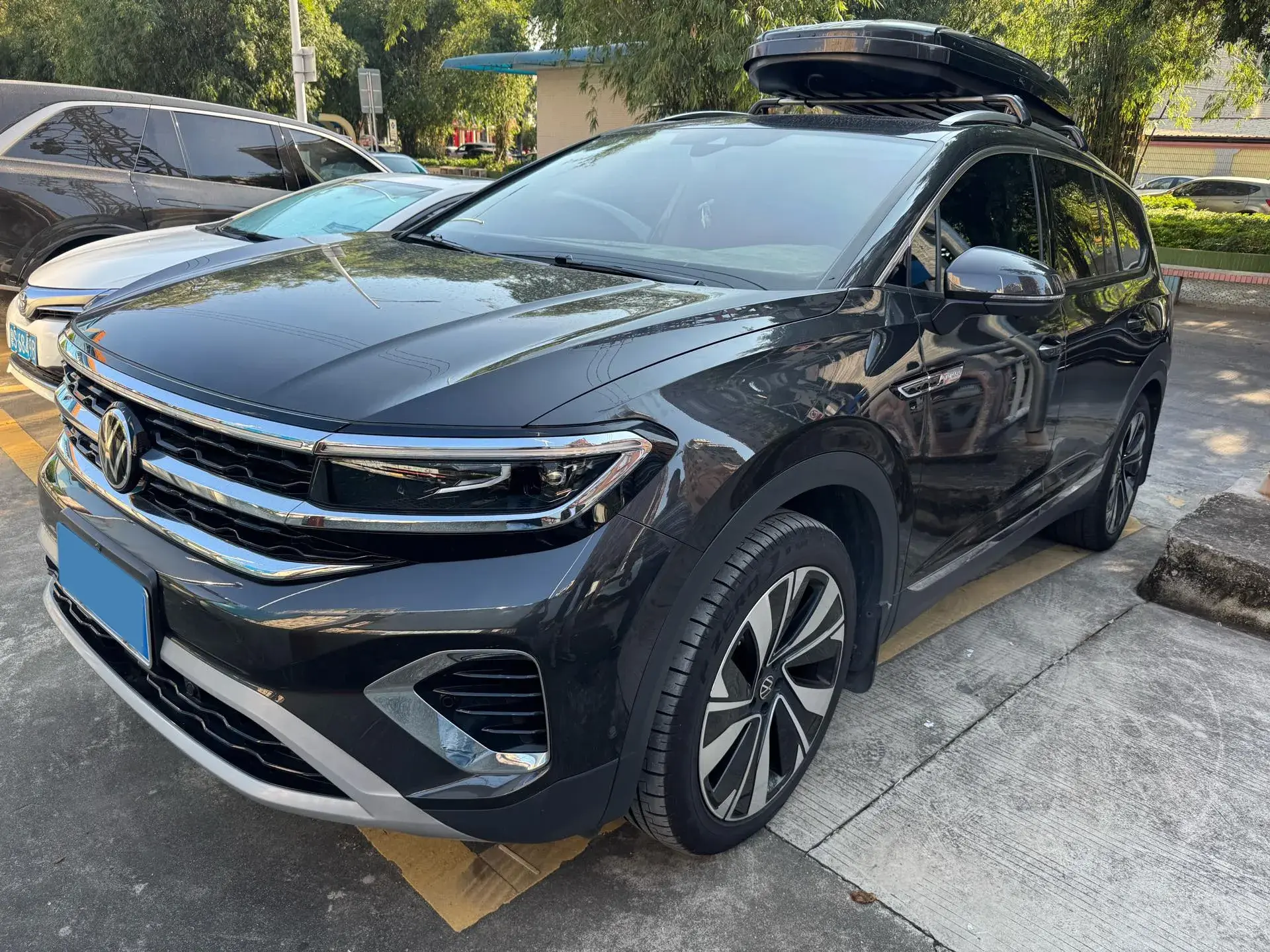 2023 VOLKSWAGEN TALAGON view 1