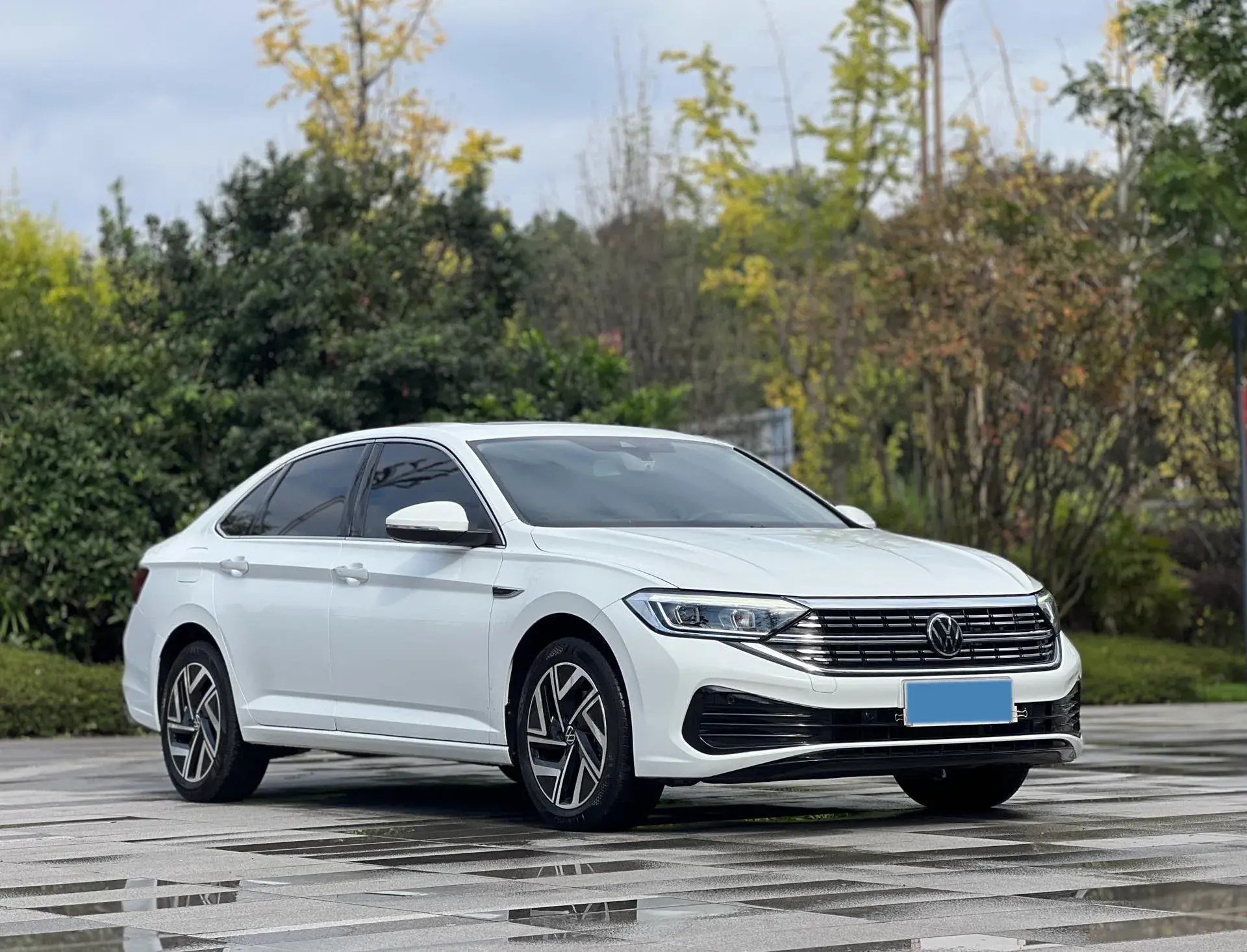 2023 VOLKSWAGEN SAGITAR thumbnail 2