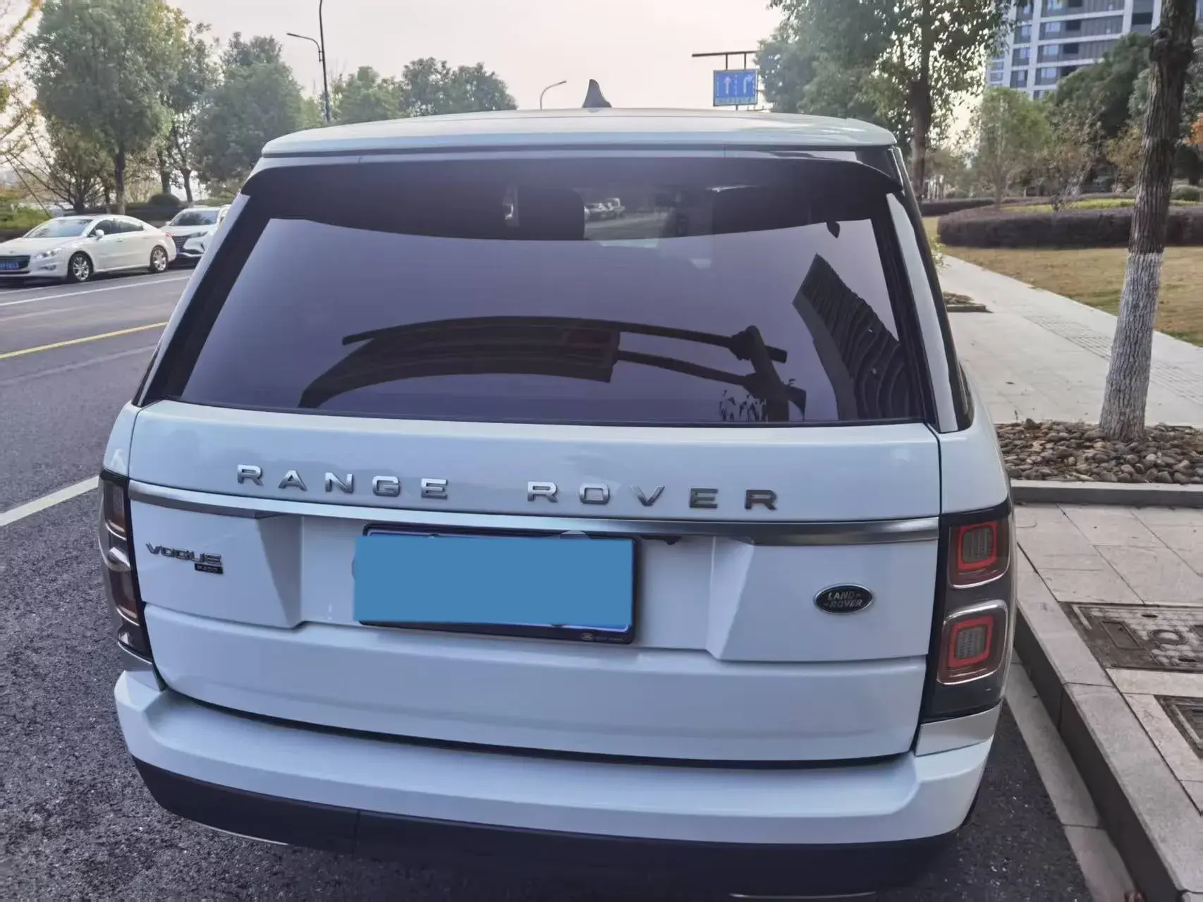 2020 LAND ROVER thumbnail 3