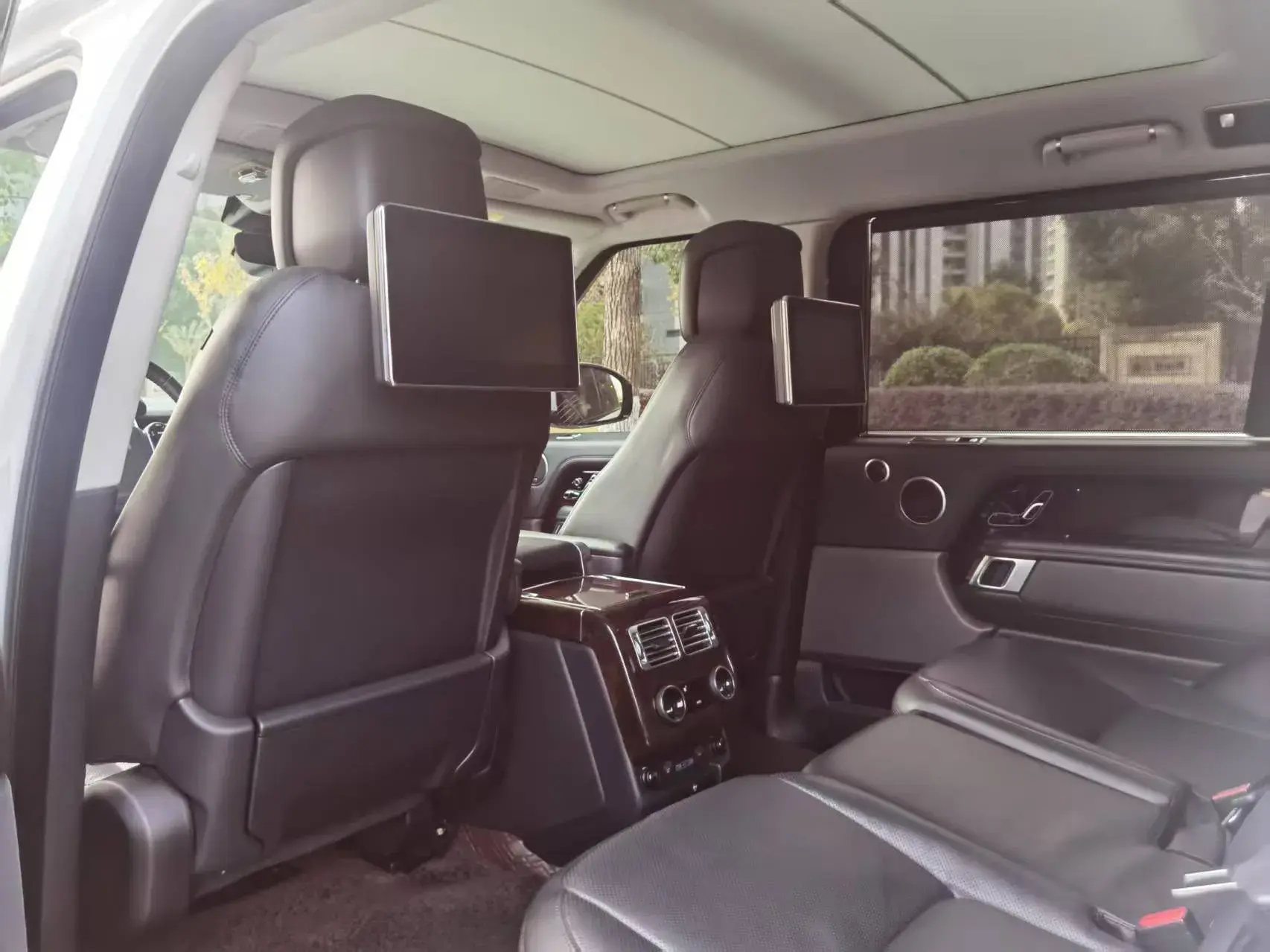 2020 LAND ROVER thumbnail 4