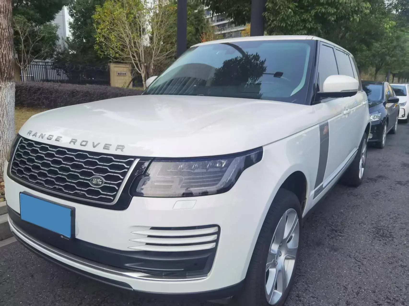 2020 LAND ROVER view 1