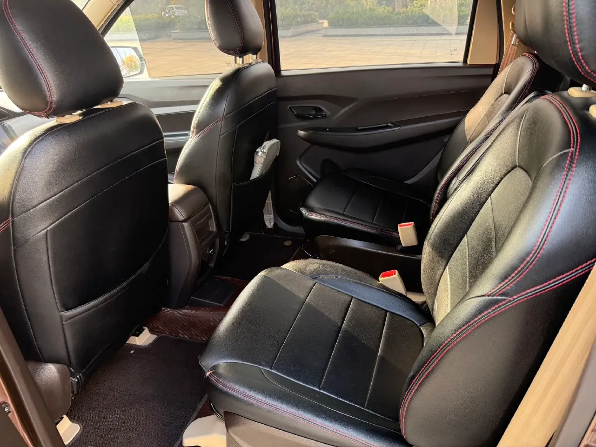 2021 WuLing HongGuang 1.5L 99HP L4 6MT,autocango,china used car exporter,china ev exporter,chinese used car exporter,chinese used ev exporter