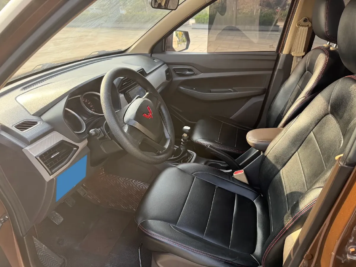 2021 WuLing HongGuang 1.5L 99HP L4 6MT,autocango,china used car exporter,china ev exporter,chinese used car exporter,chinese used ev exporter