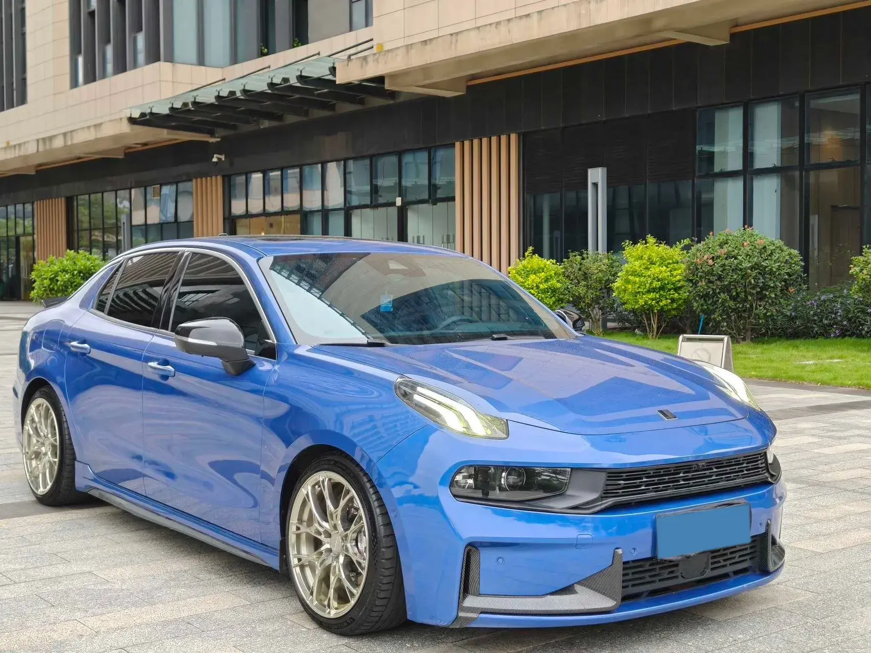 2019 LYNK&CO 03 thumbnail 3