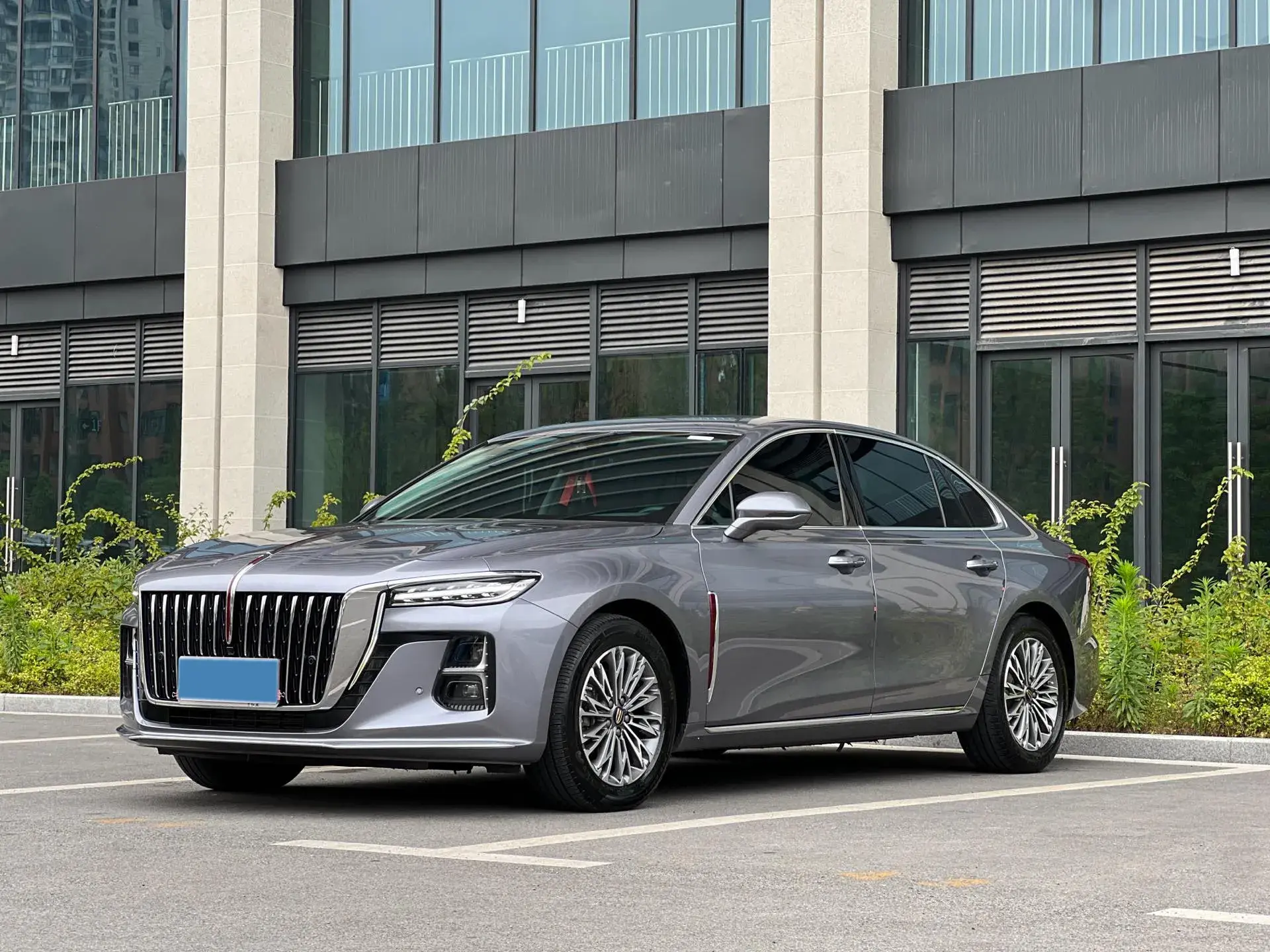 2023 HONGQI H5 view 1