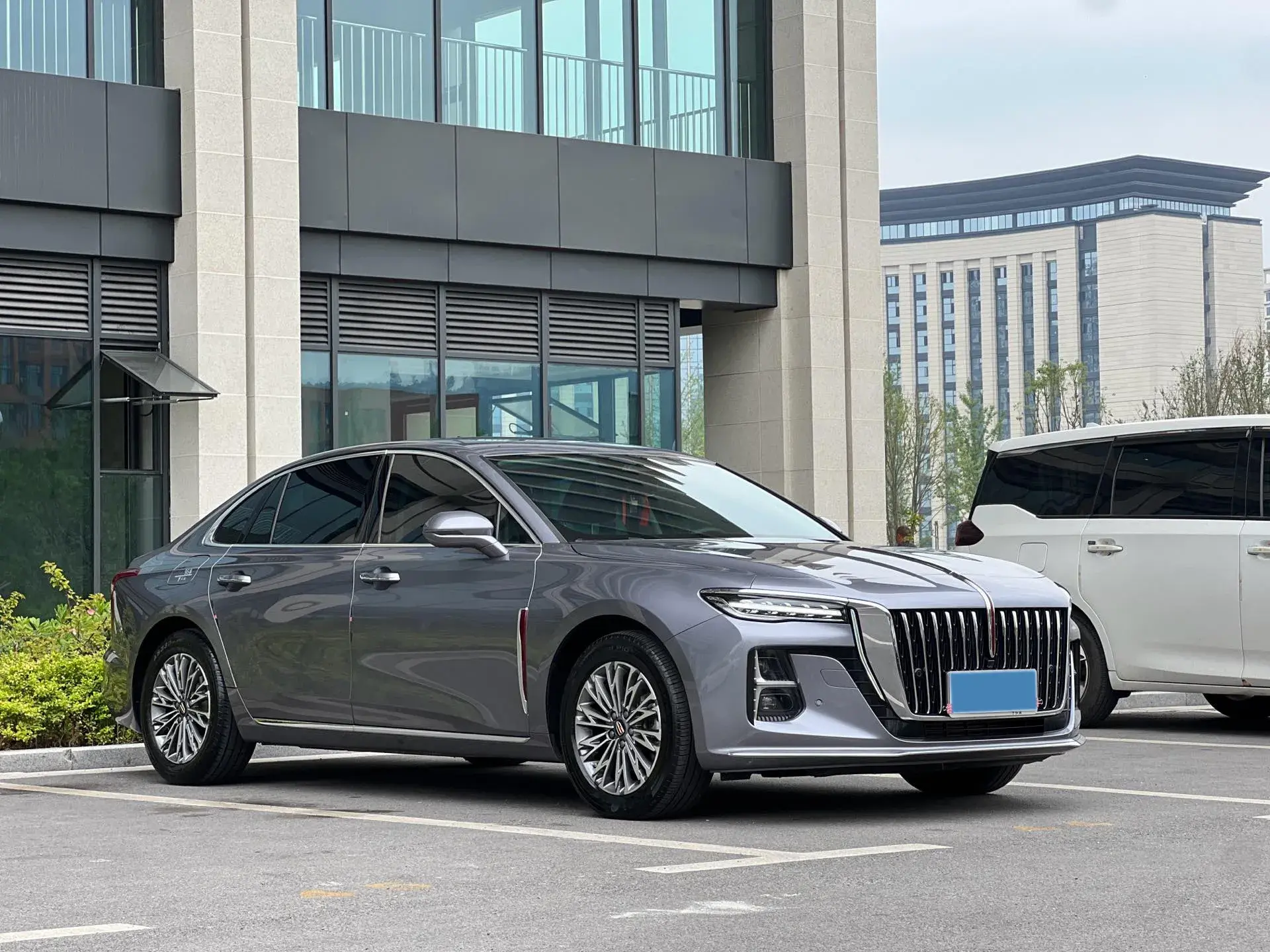 2023 HONGQI H5 thumbnail 2