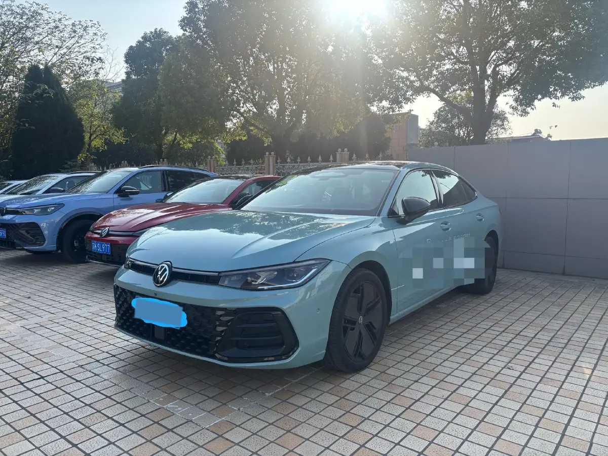 2025 Volkswagen Passat 2.0T 220HP L4 7DCT