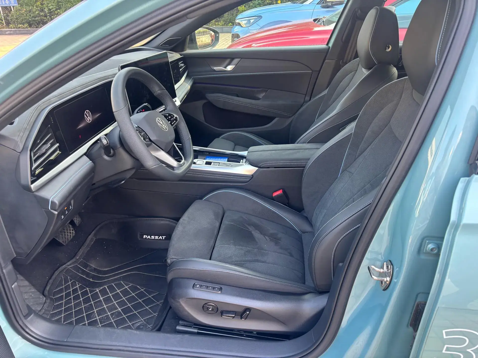 2025 VOLKSWAGEN PASSAT thumbnail 4