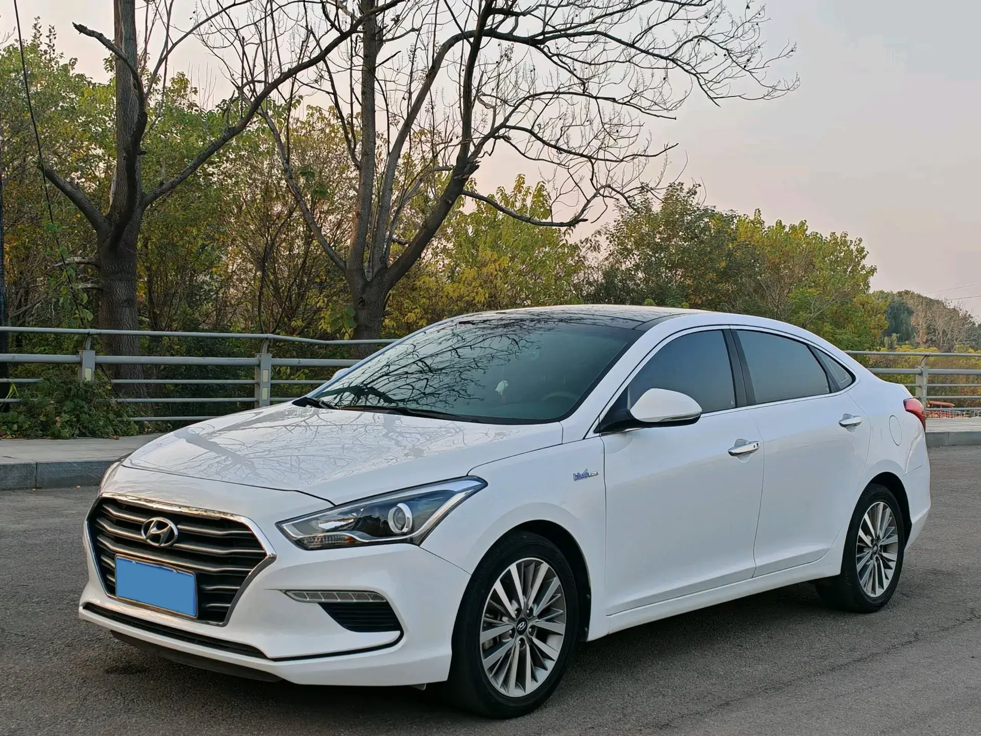 2017 HYUNDAI MISTRA view 1