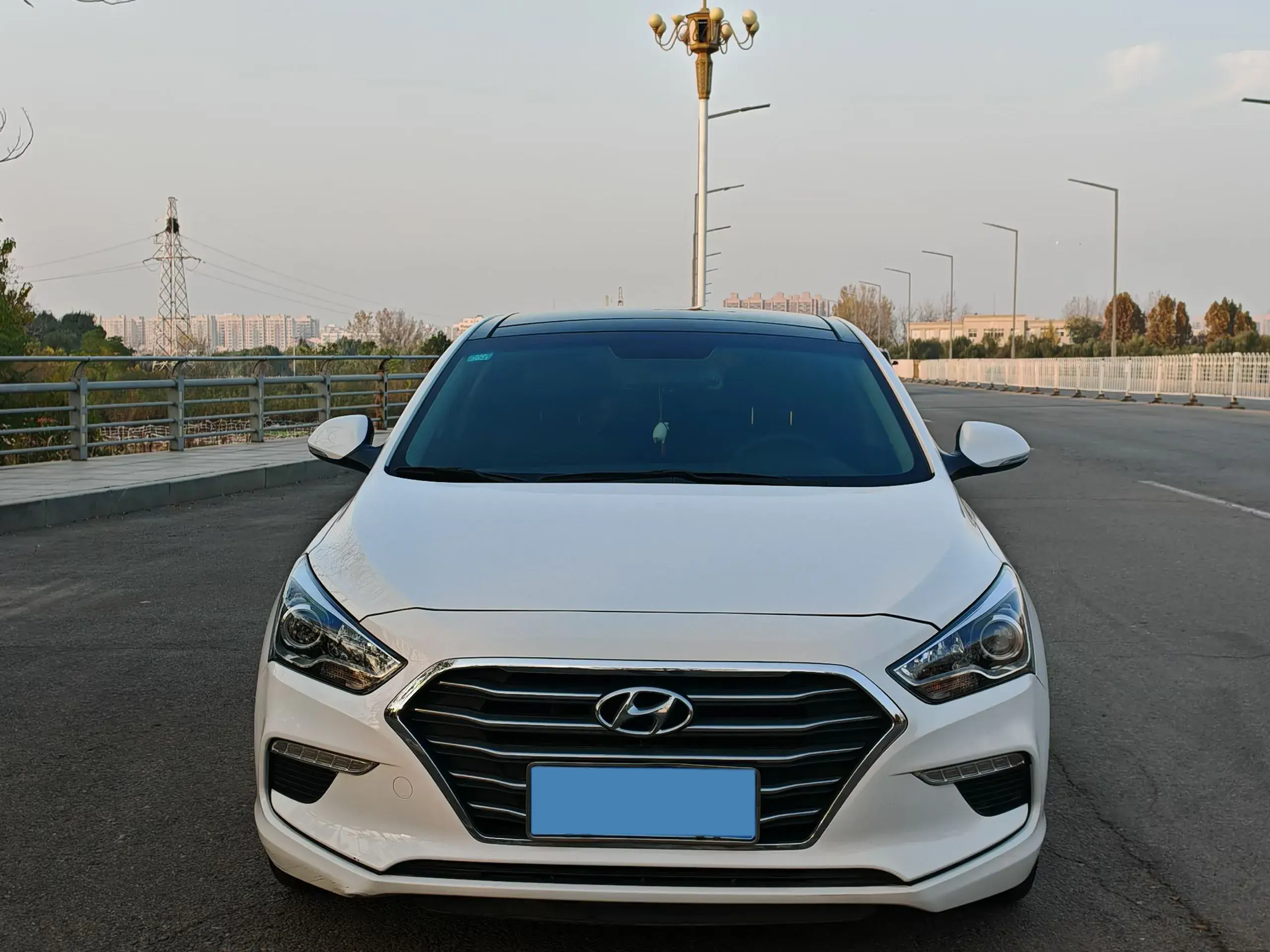 2017 HYUNDAI MISTRA thumbnail 3