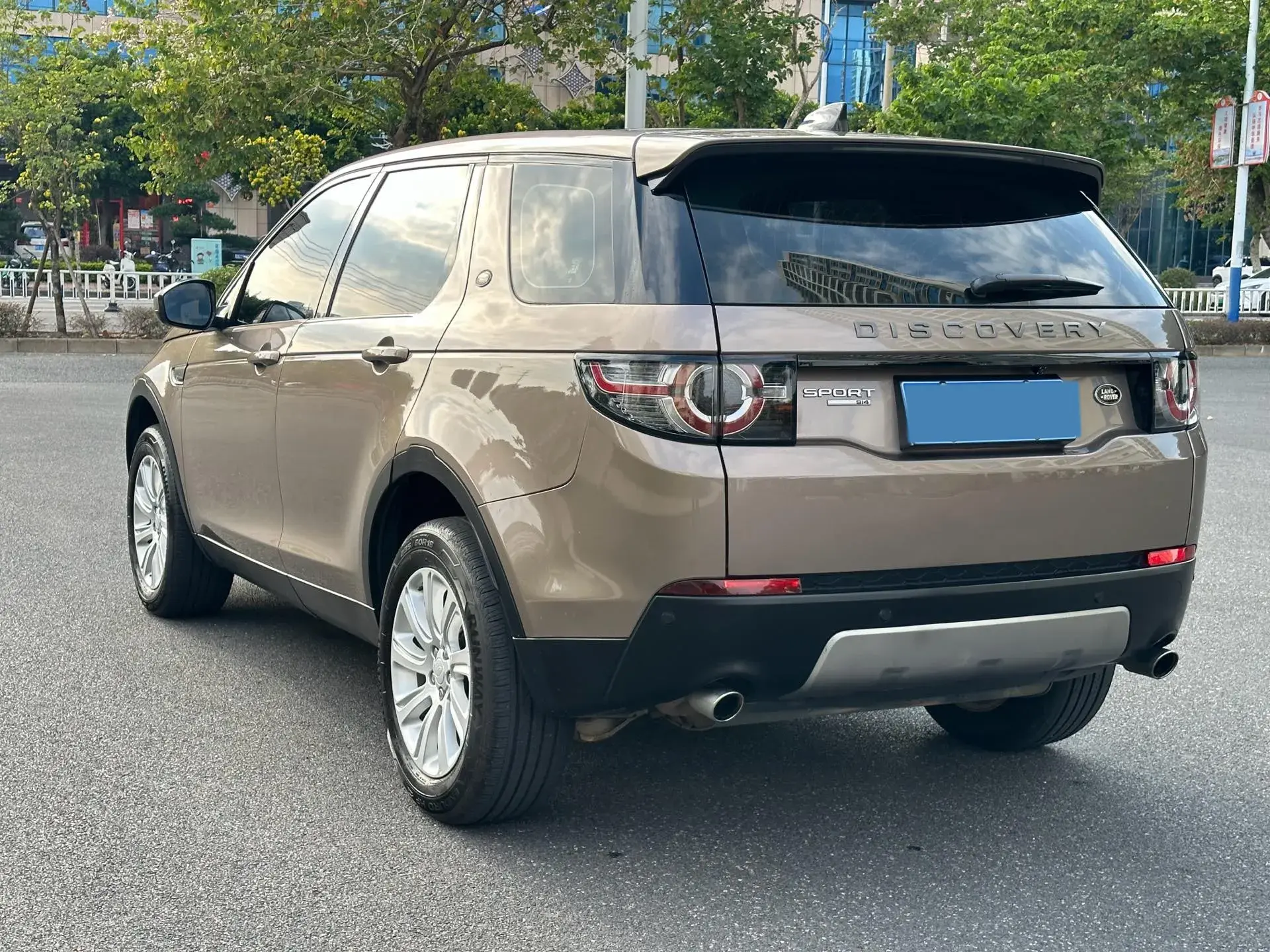 2017 LAND ROVER thumbnail 4