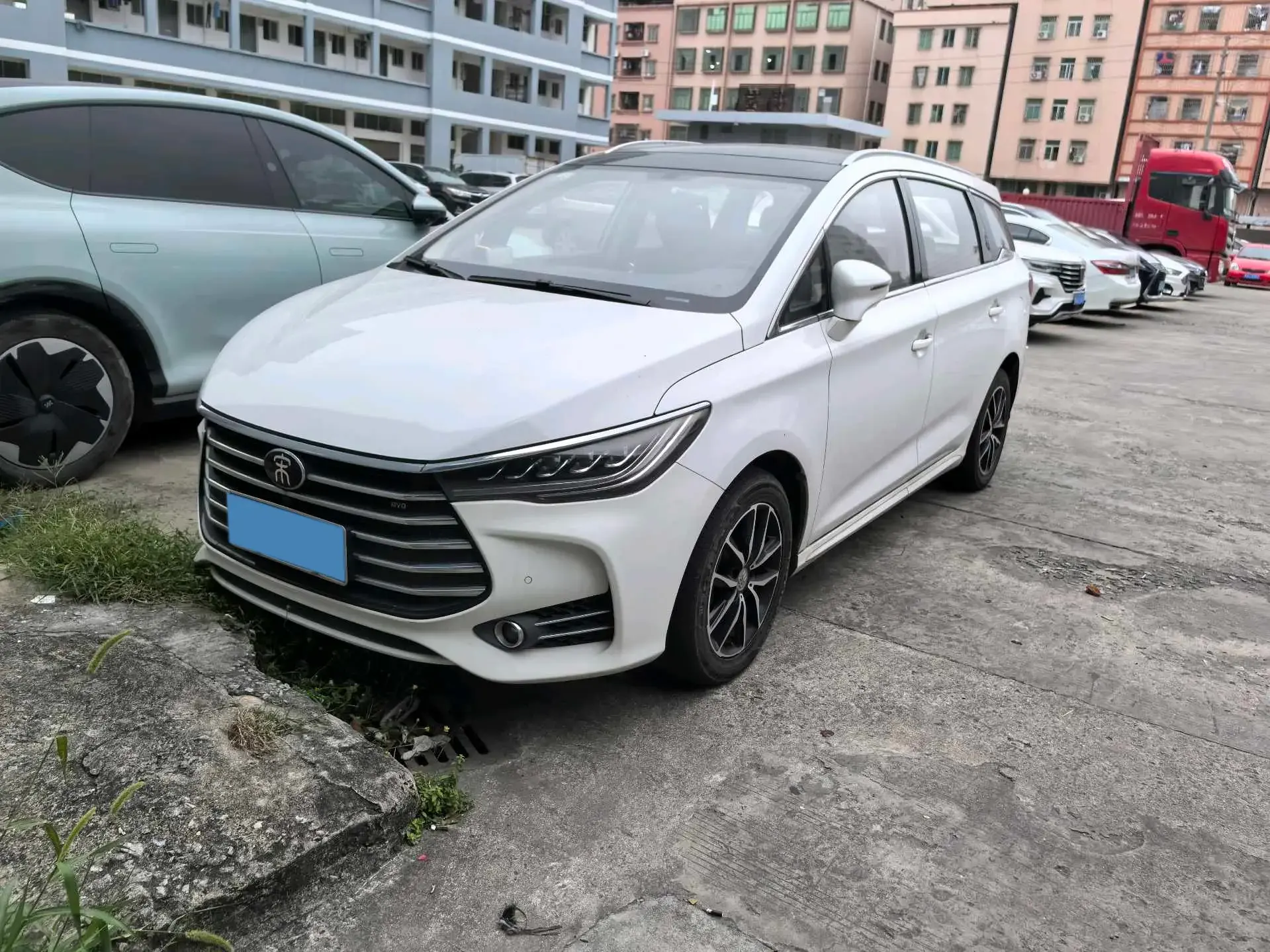2018 BYD SONG view 1