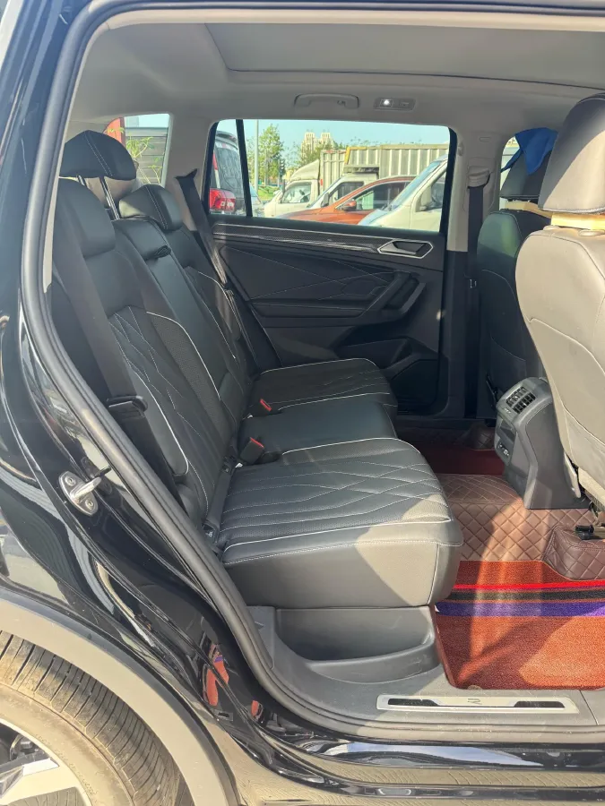 2024 Volkswagen Tiguan L 2.0T 186HP L4 7DCT,autocango,china used car exporter,china ev exporter,chinese used car exporter,chinese used ev exporter
