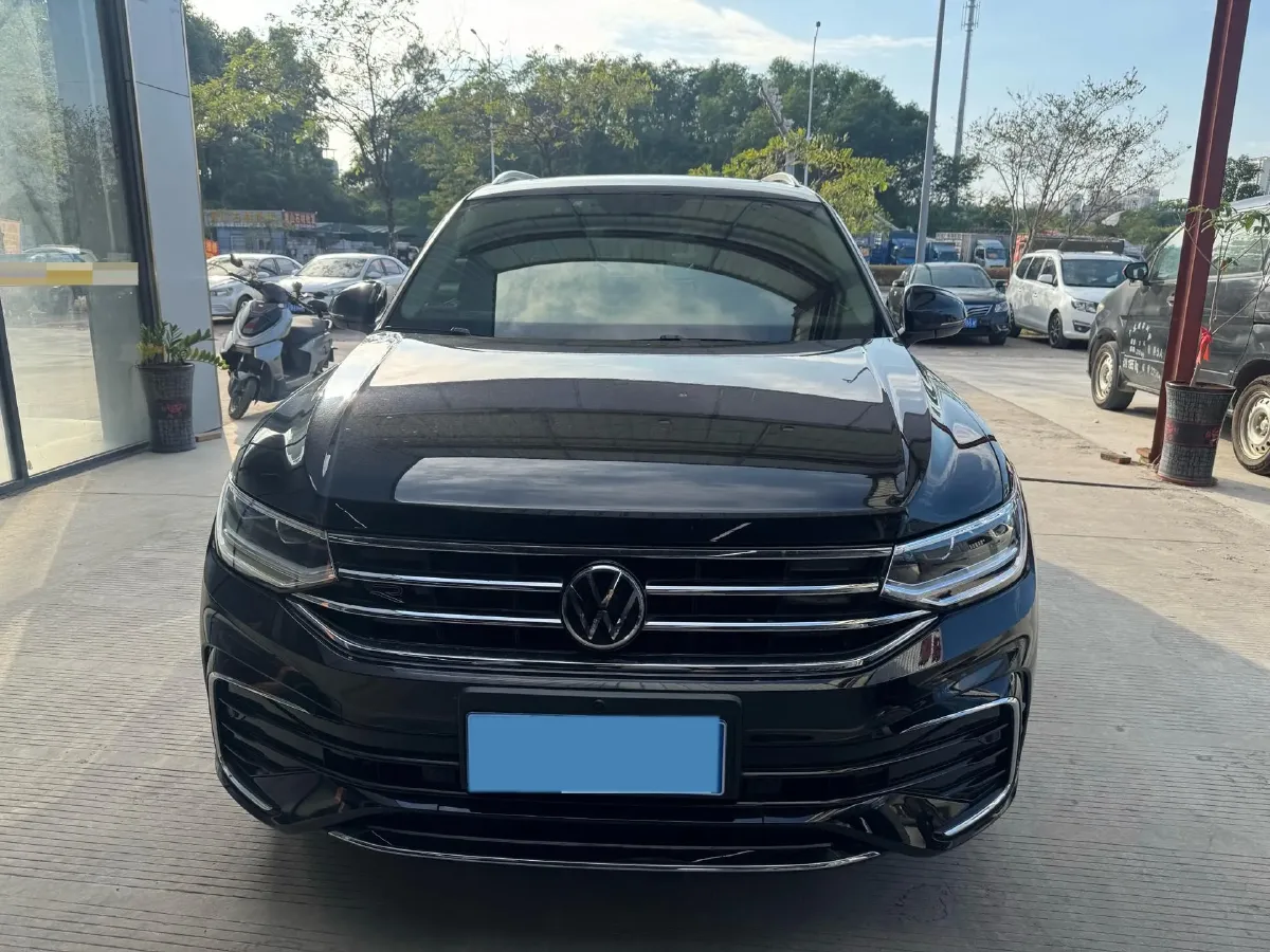2024 Volkswagen Tiguan L 2.0T 186HP L4 7DCT,autocango,china used car exporter,china ev exporter,chinese used car exporter,chinese used ev exporter