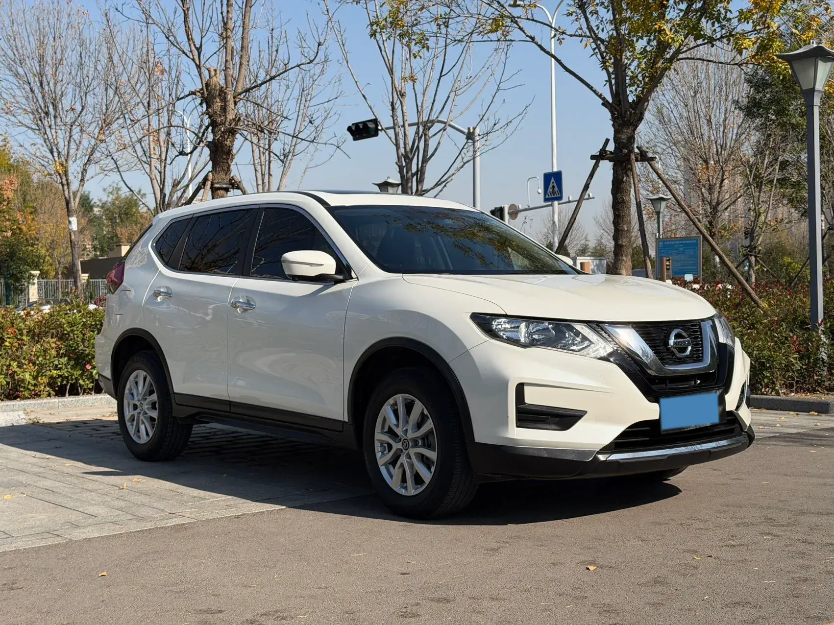 2023 NISSAN X-TRAIL thumbnail 3
