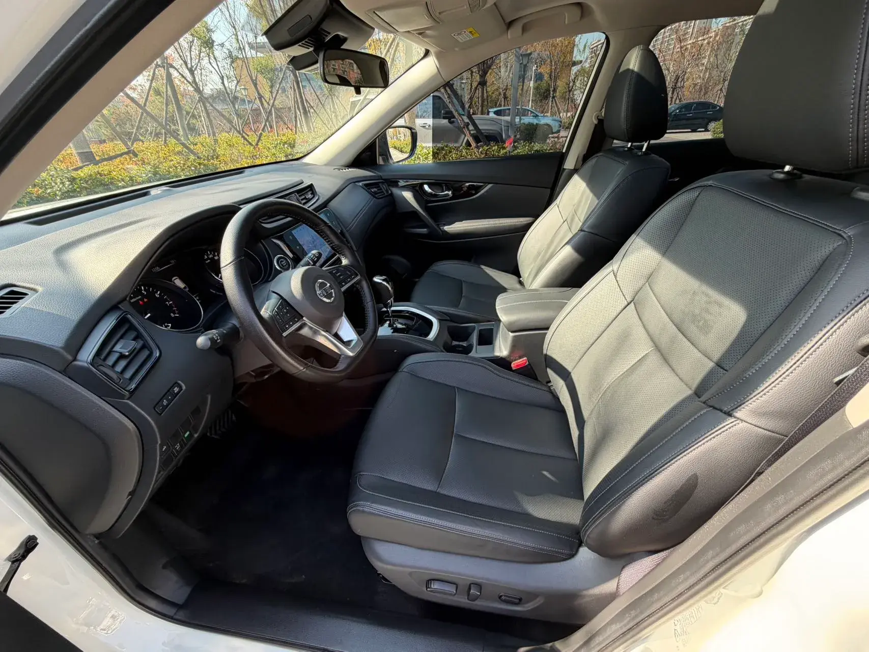2023 NISSAN X-TRAIL thumbnail 4