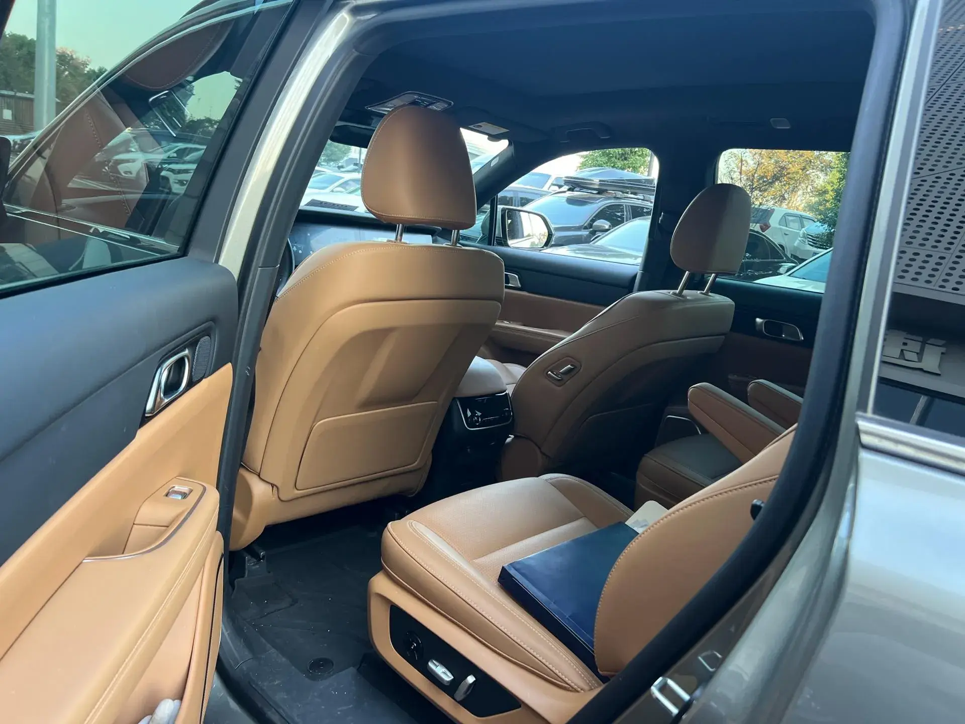 2021 LI ONE thumbnail 4