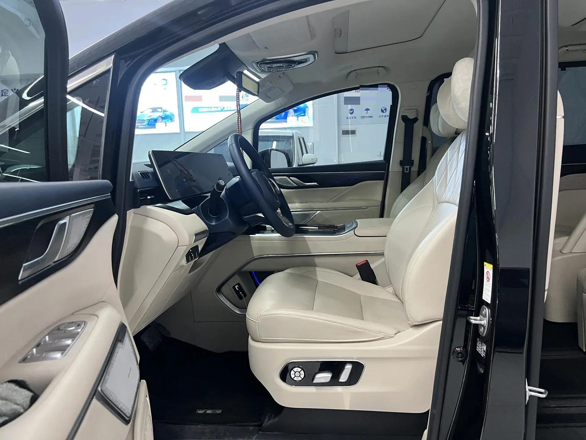 2024 HONGQI HQ9 thumbnail 4