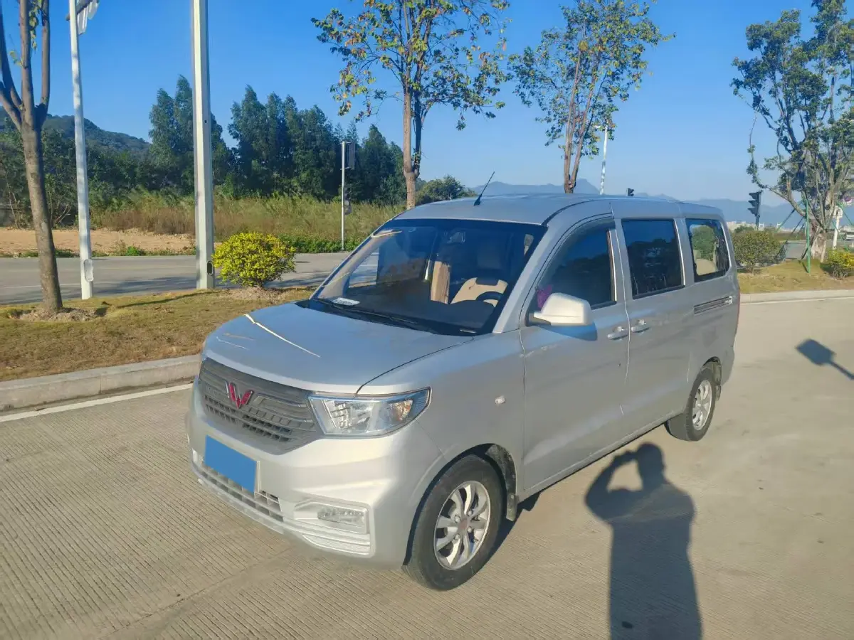2022 WuLing HongGuang V 1.5L 99HP L4 6MT