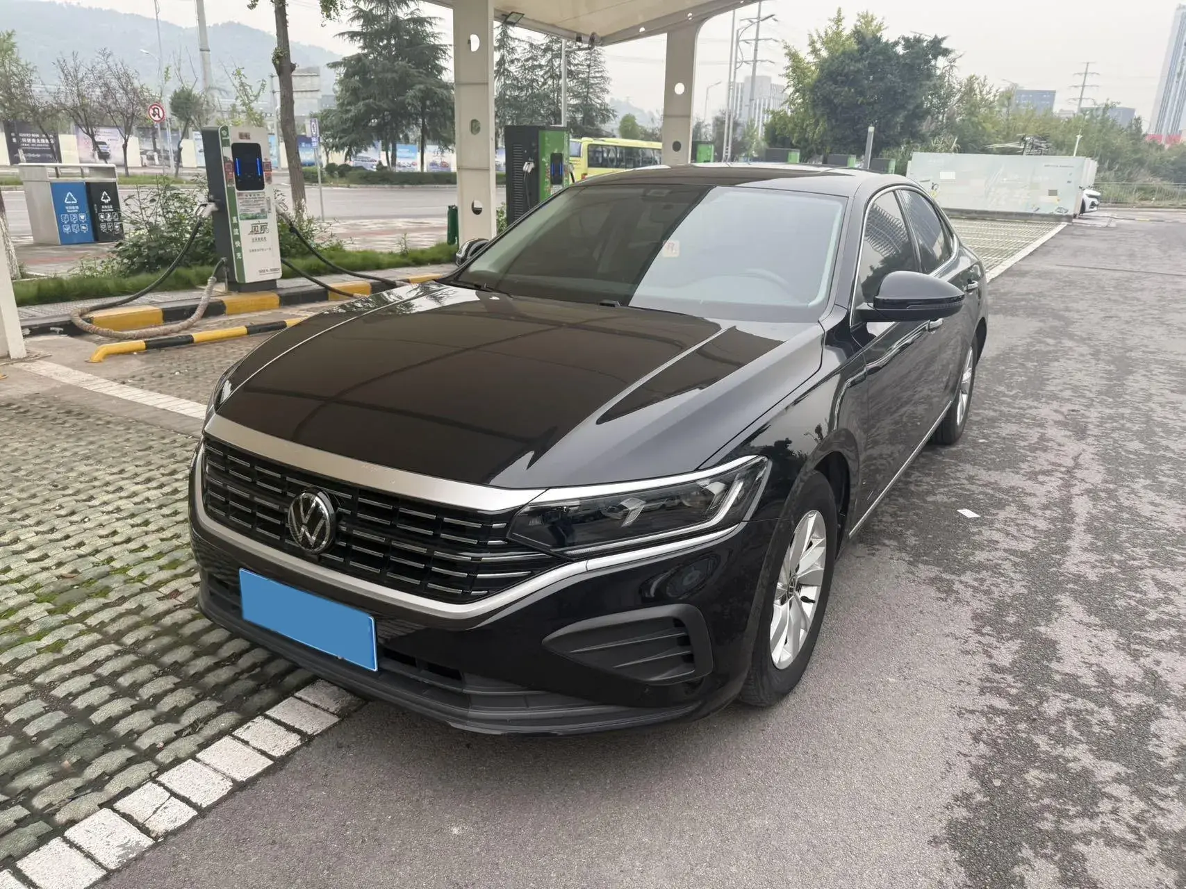 2024 VOLKSWAGEN PASSAT view 1