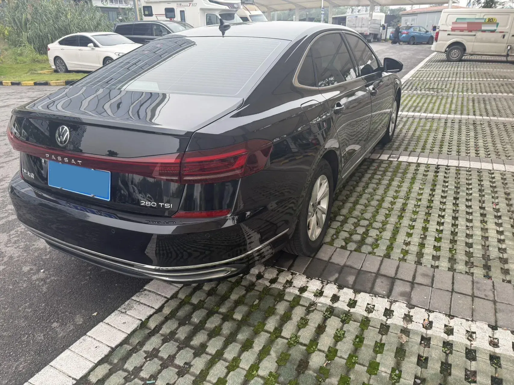 2024 VOLKSWAGEN PASSAT thumbnail 4