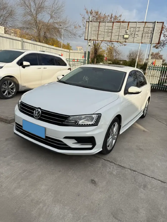 2018 Volkswagen Sagitar 1.4T 150HP L4 7DCT