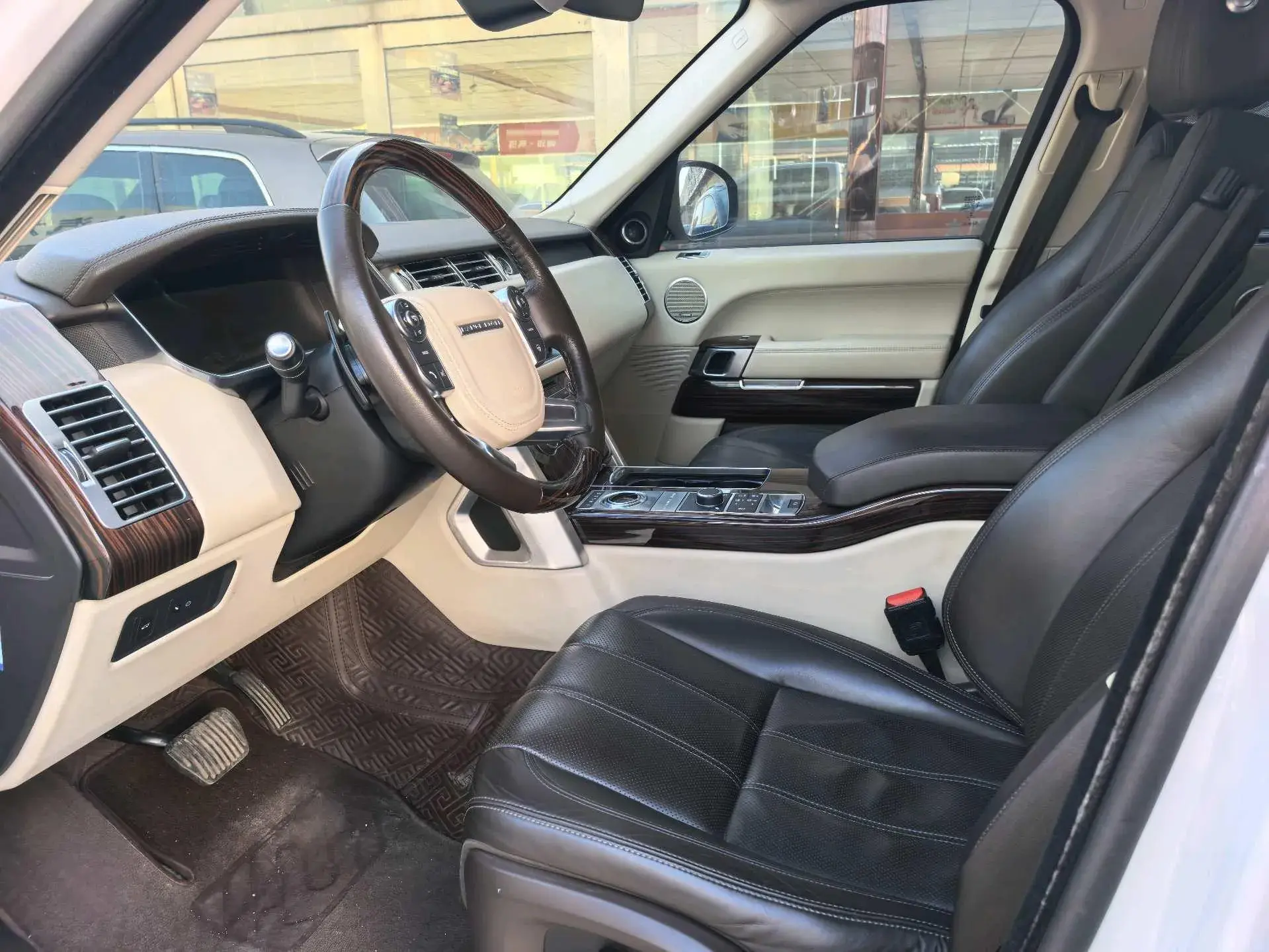 2017 LAND ROVER thumbnail 3