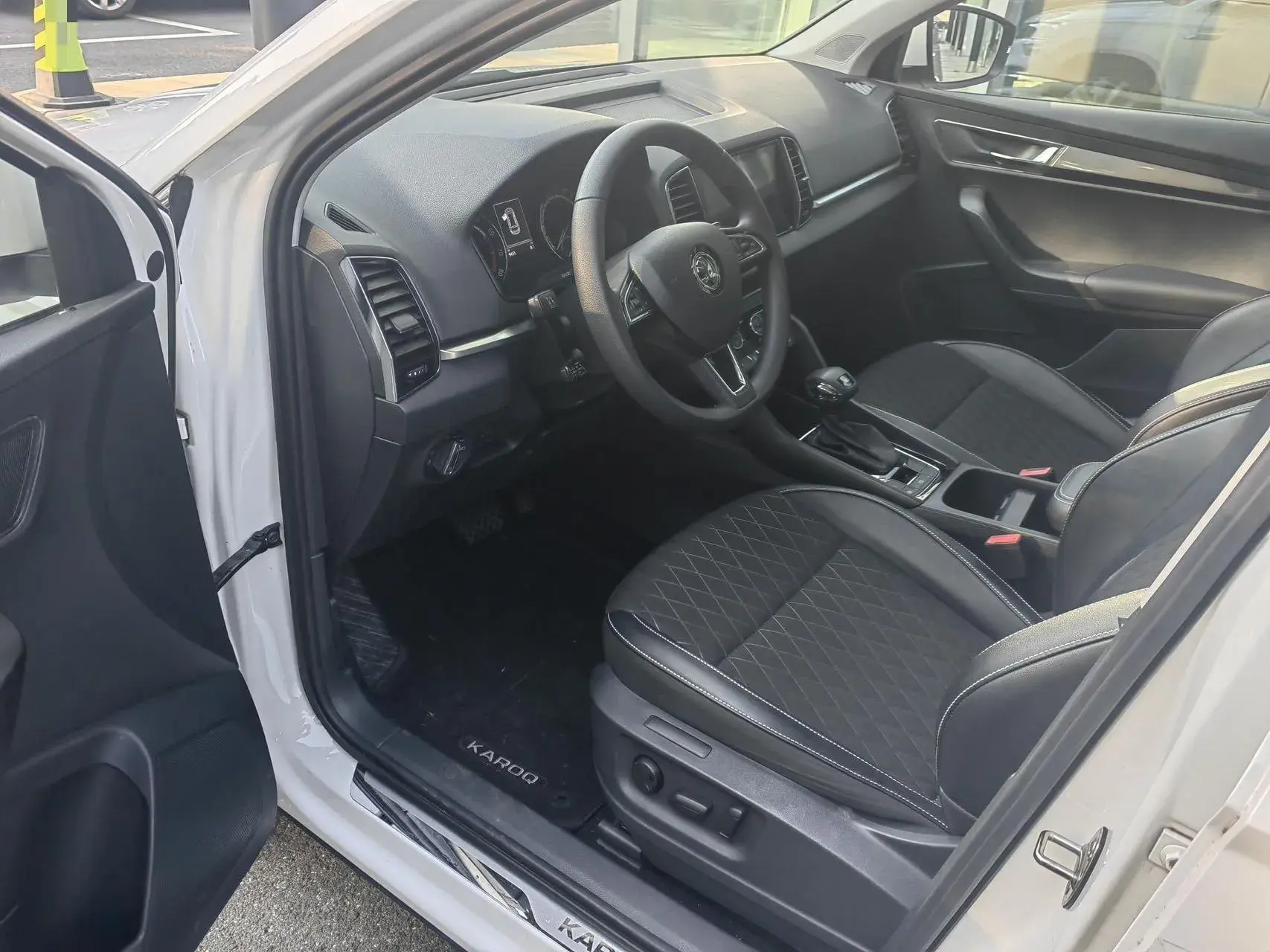 2020 SKODA KAROQ thumbnail 2