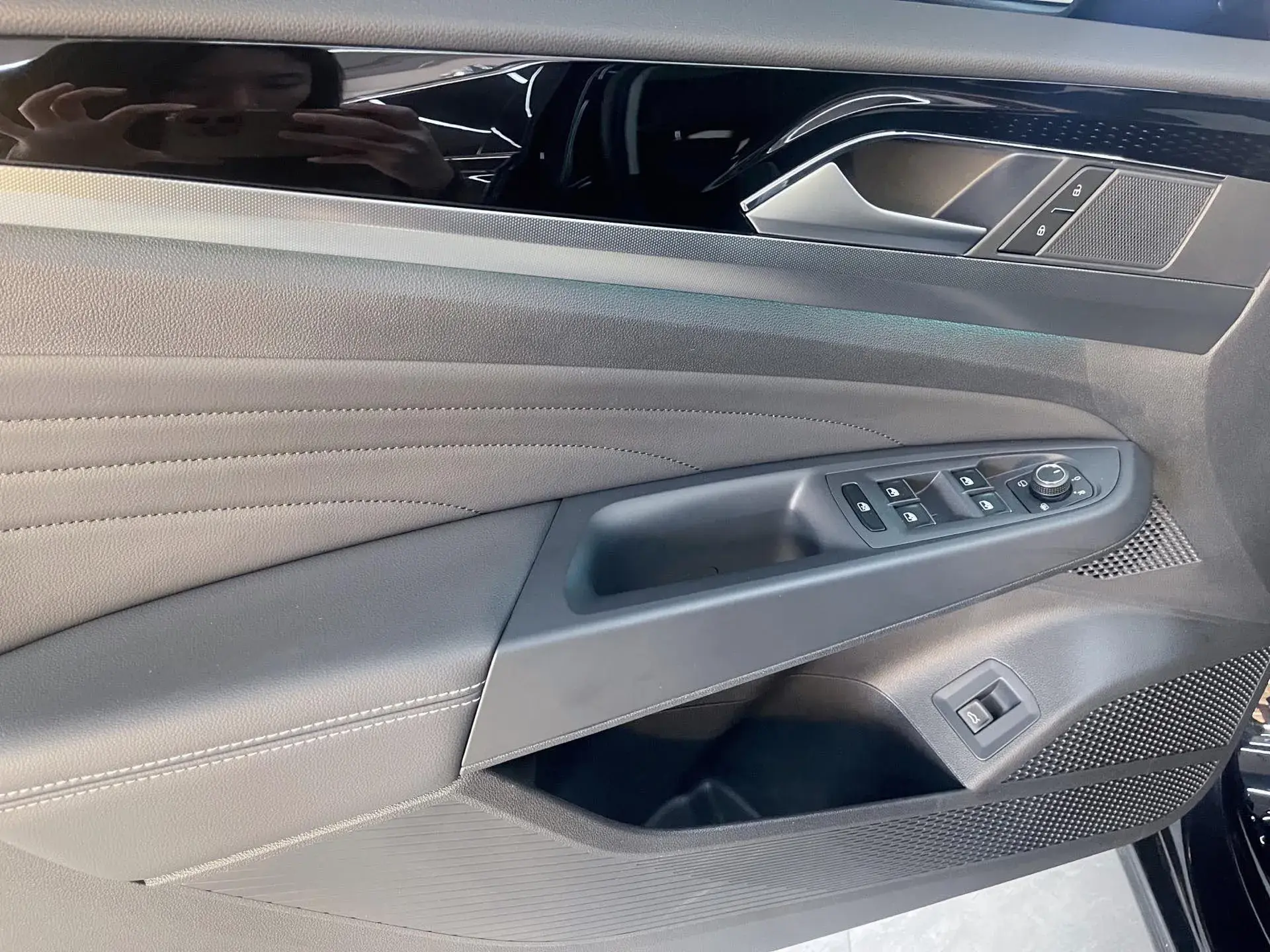 2022 VOLKSWAGEN PASSAT thumbnail 4