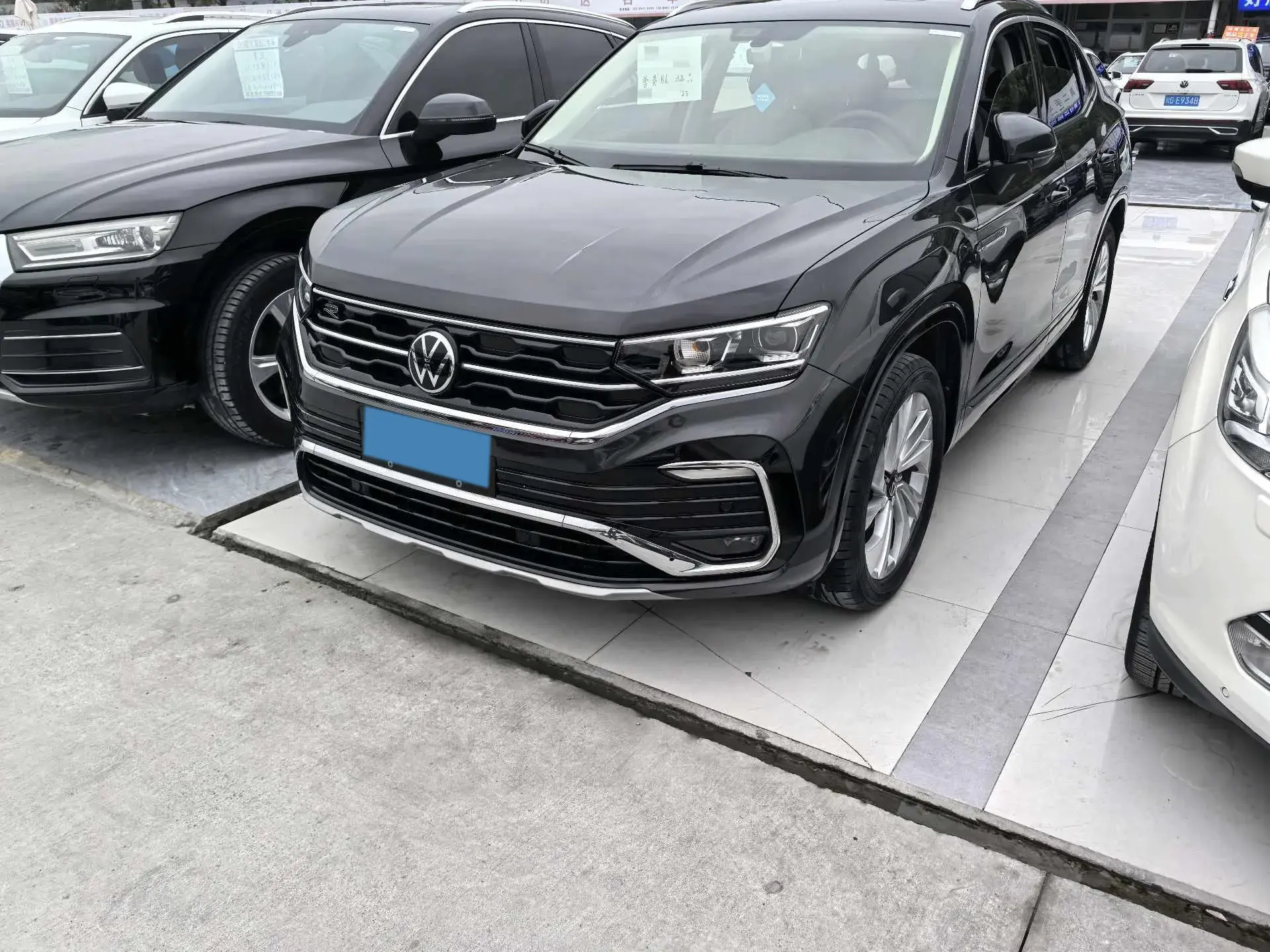 2020 VOLKSWAGEN TAYRON view 1