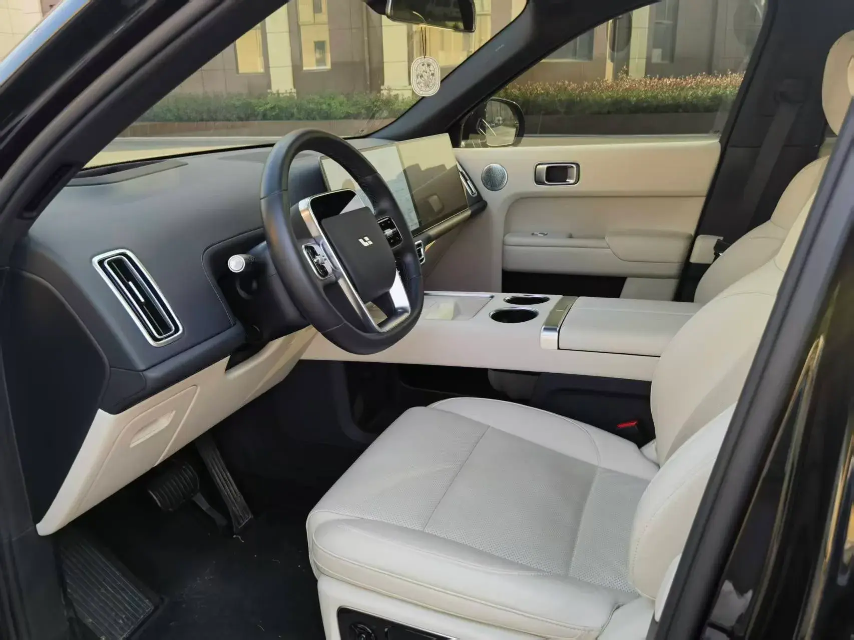 2024 LI L9 thumbnail 4