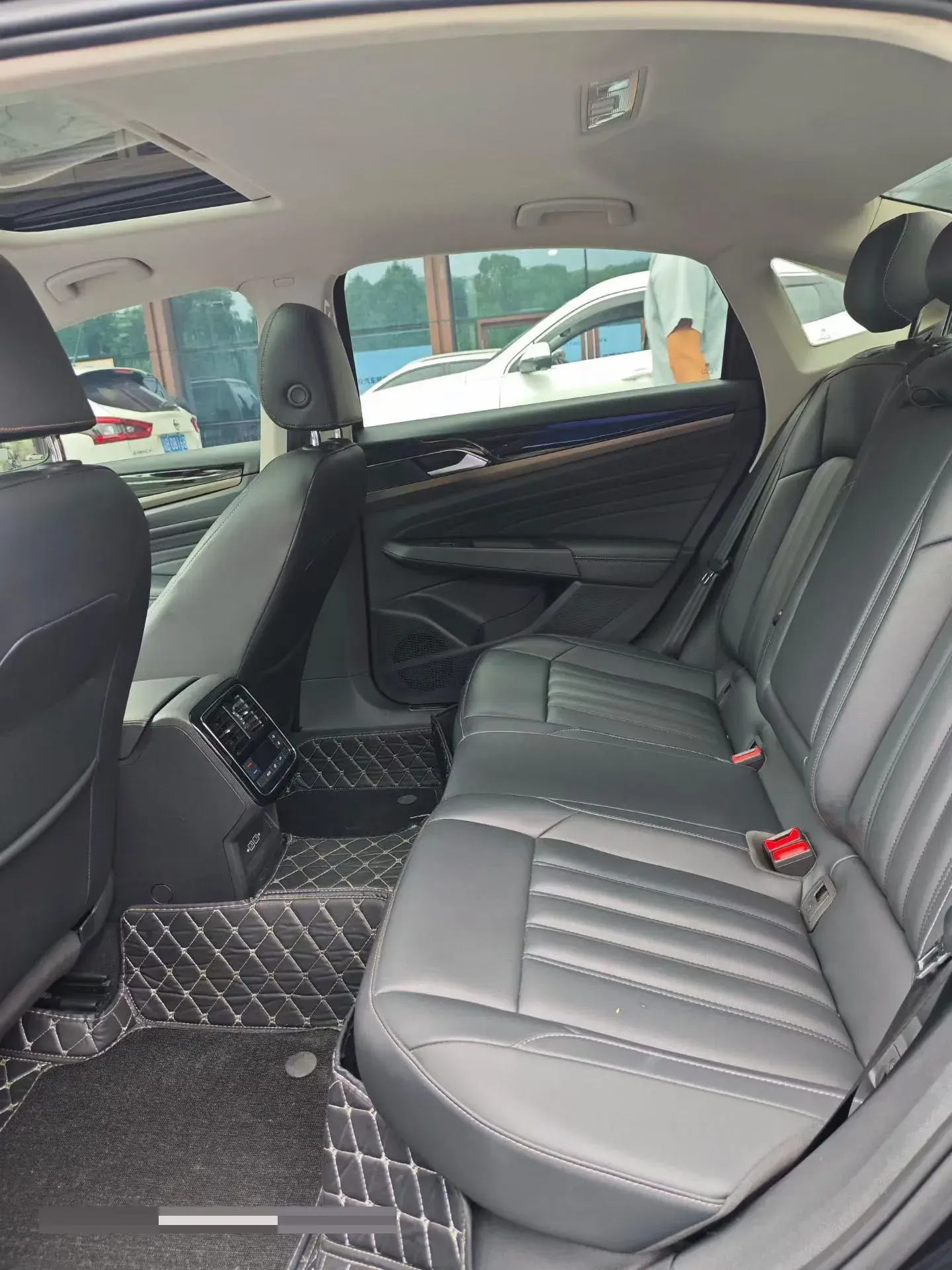 2020 VOLKSWAGEN PASSAT thumbnail 4