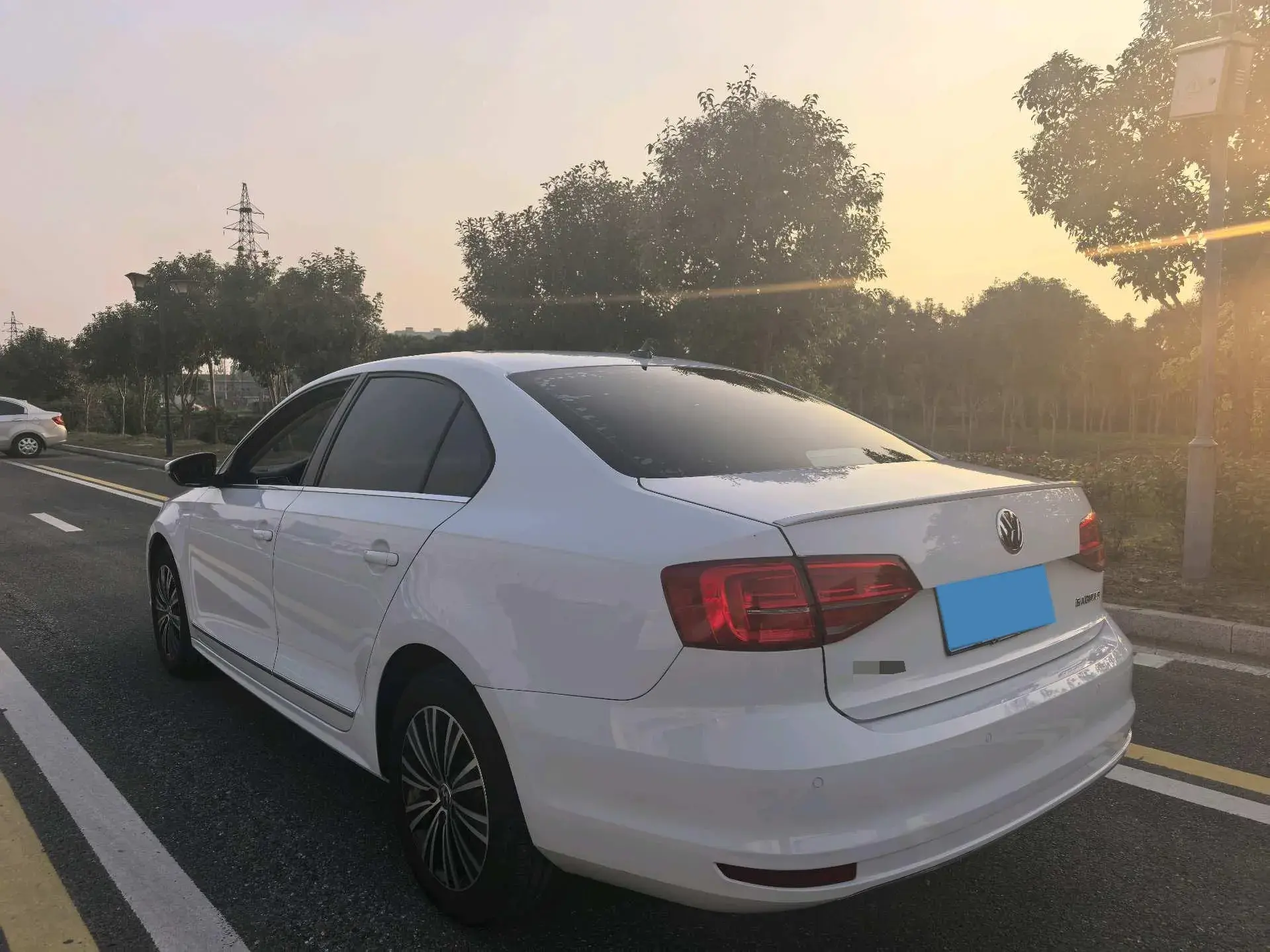 2018 VOLKSWAGEN SAGITAR thumbnail 3