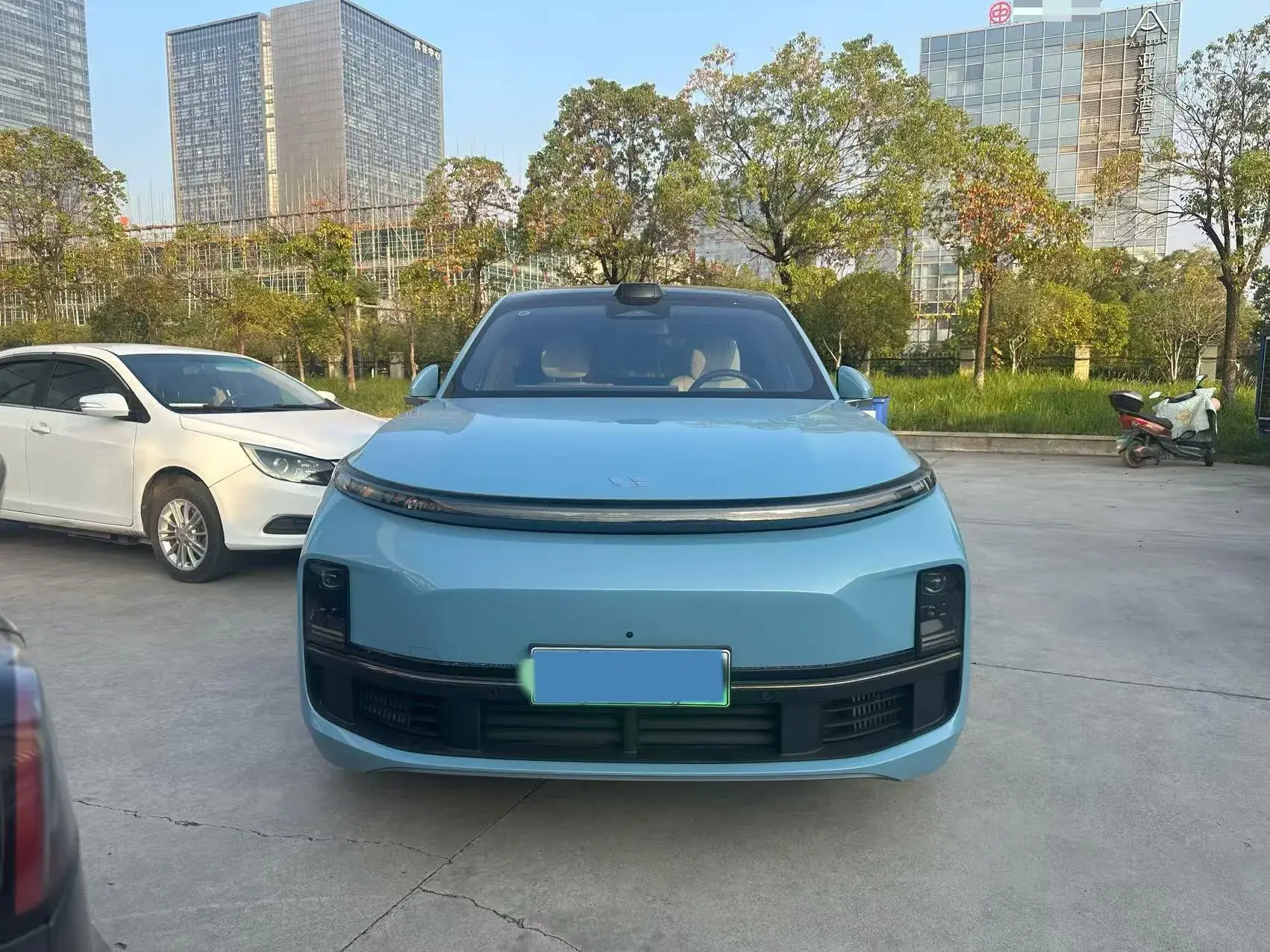 2024 LI L8 thumbnail 2