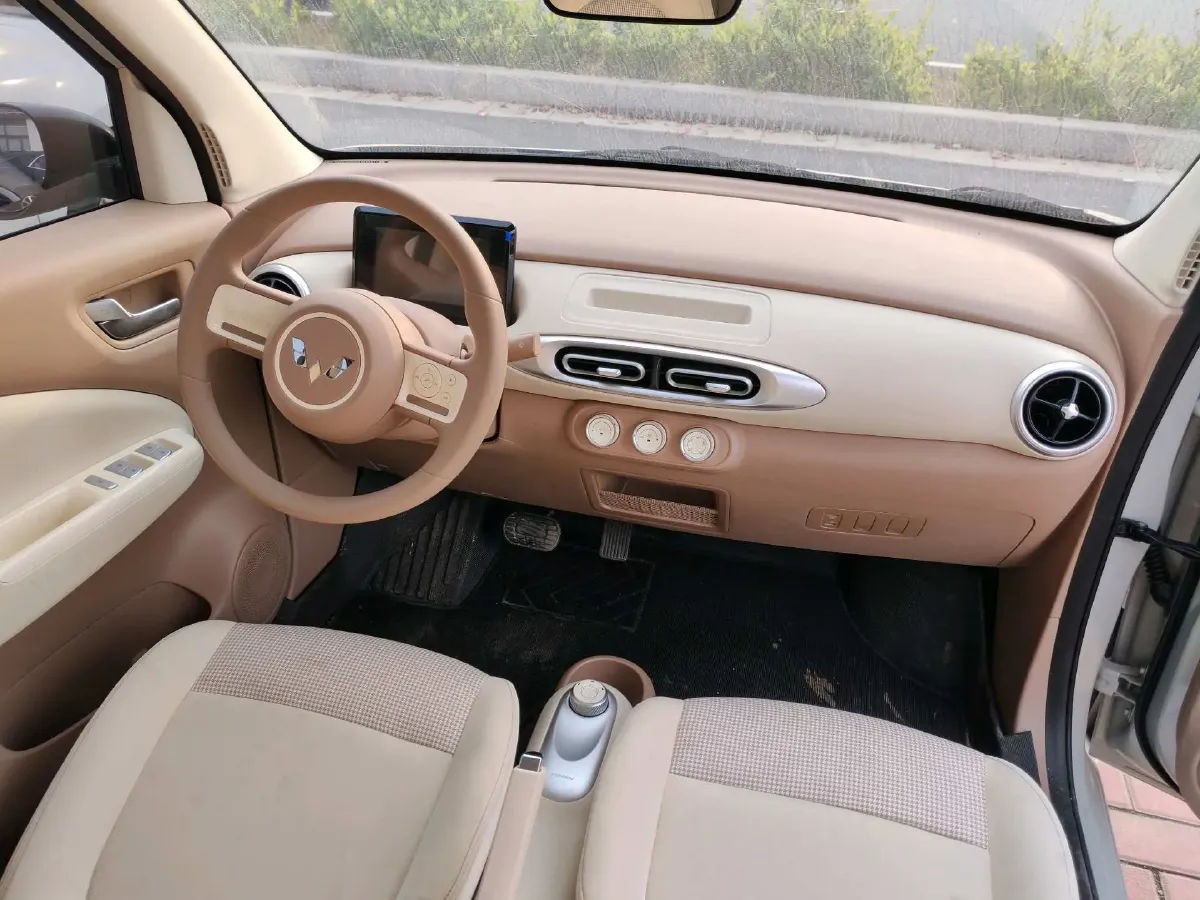 2025 WuLing HongGuang MINI EV BEV 16.2KWH,autocango,china used car exporter,china ev exporter,chinese used car exporter,chinese used ev exporter