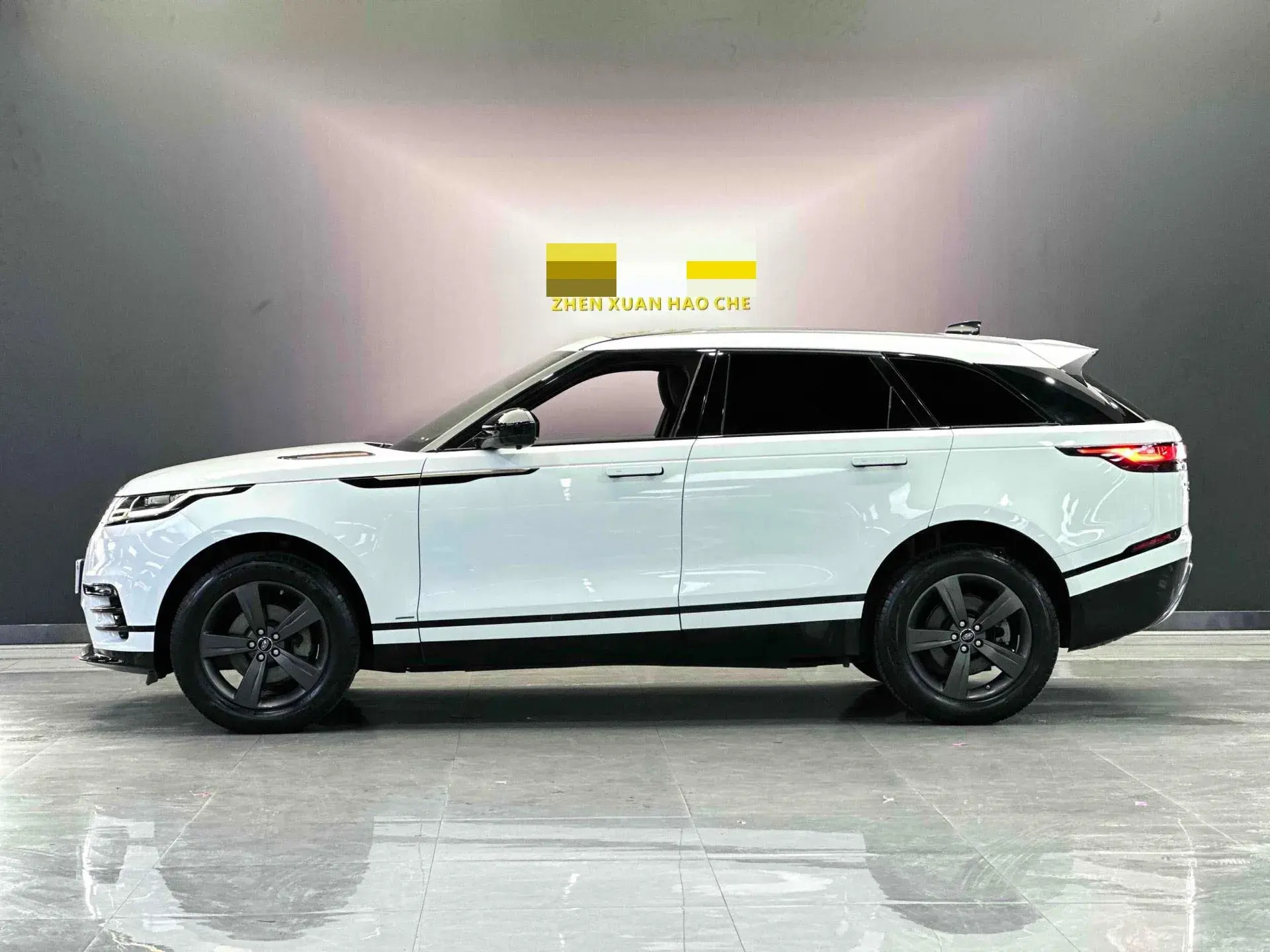 2019 LAND ROVER thumbnail 3