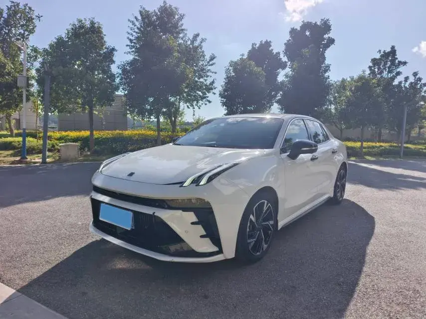 2023 LYNK&CO 03 view 1