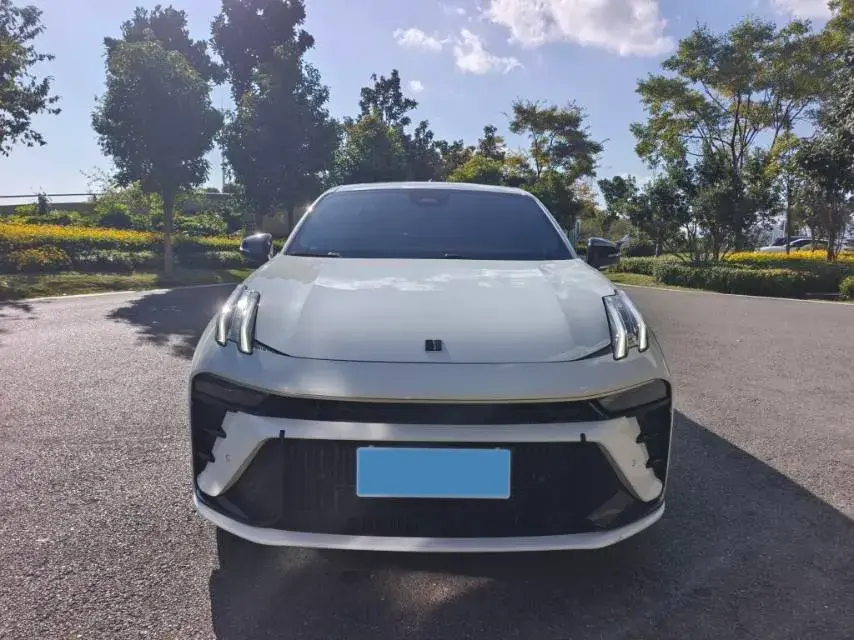 2023 LYNK&CO 03 thumbnail 3