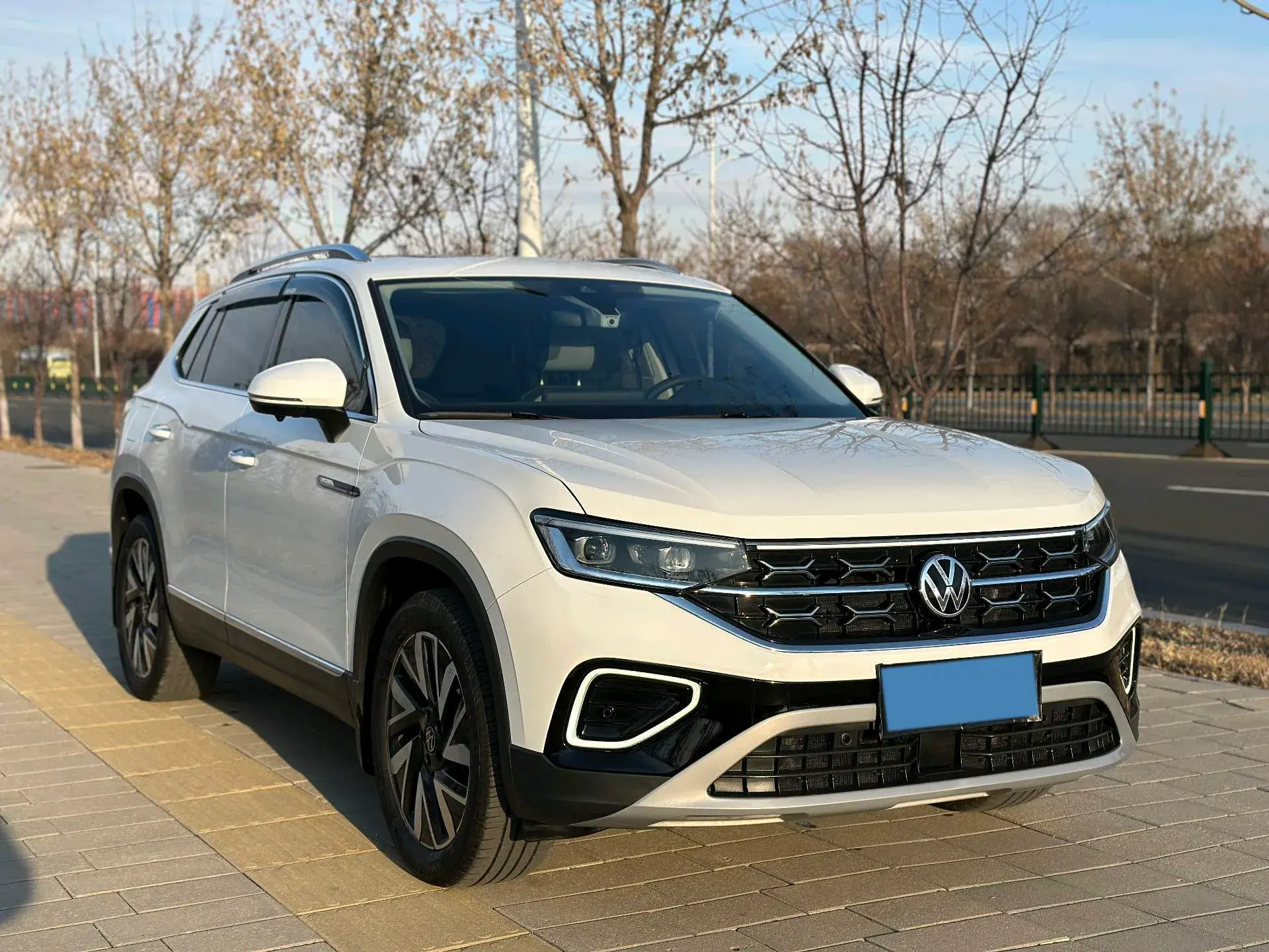 2023 VOLKSWAGEN TAYRON thumbnail 4