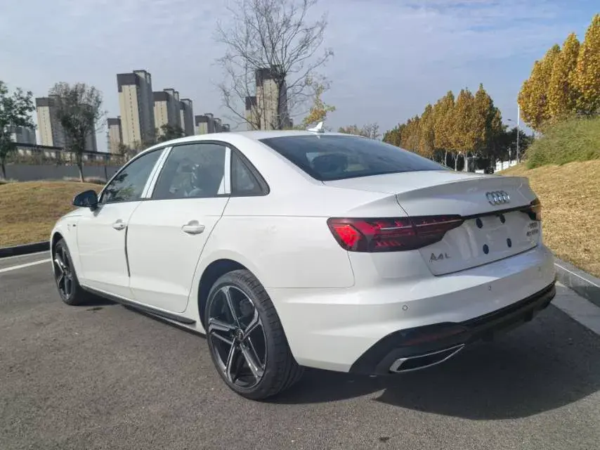 2025 AUDI A4L thumbnail 3