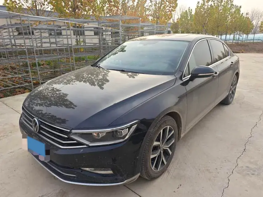 2020 VOLKSWAGEN MAGOTAN view 1