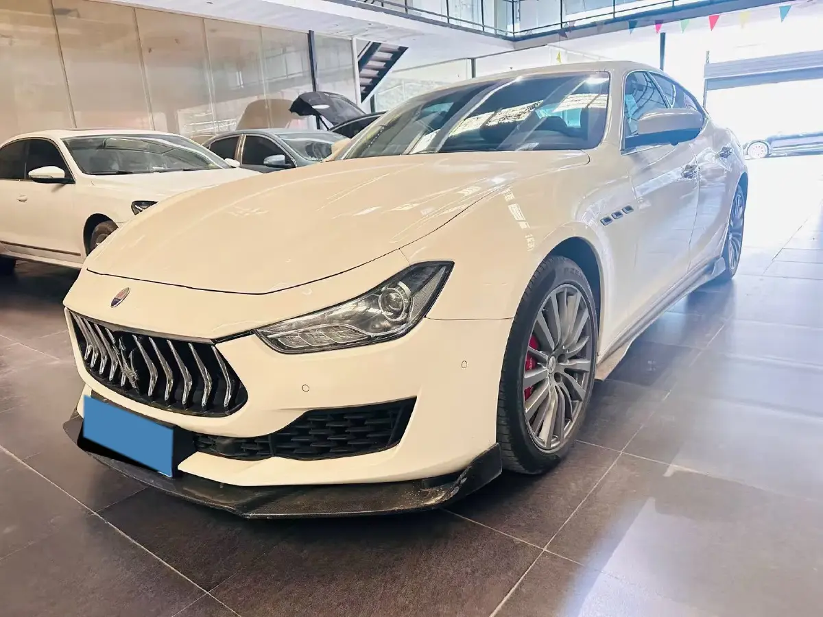 2021 Maserati Ghibli 2.0T 330HP L4 8AT