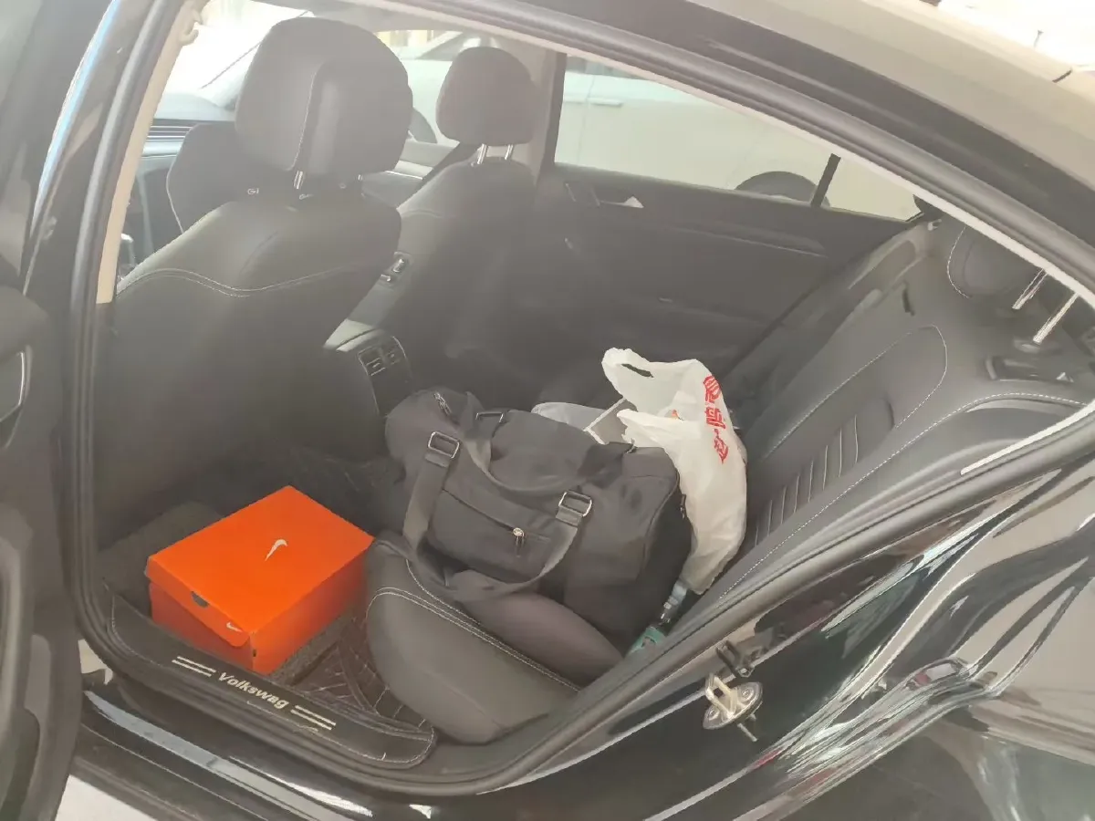 2020 Volkswagen Magotan 2.0T 186HP L4 7DCT,autocango,china used car exporter,china ev exporter,chinese used car exporter,chinese used ev exporter