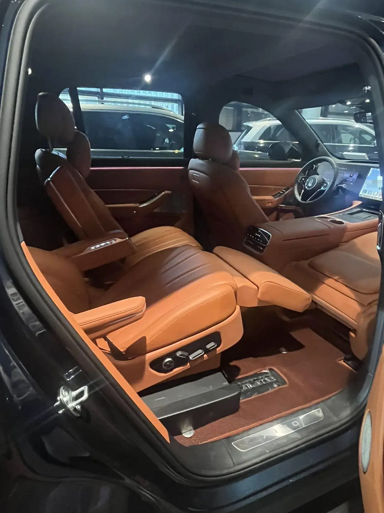 2025 AITO AITO thumbnail 4