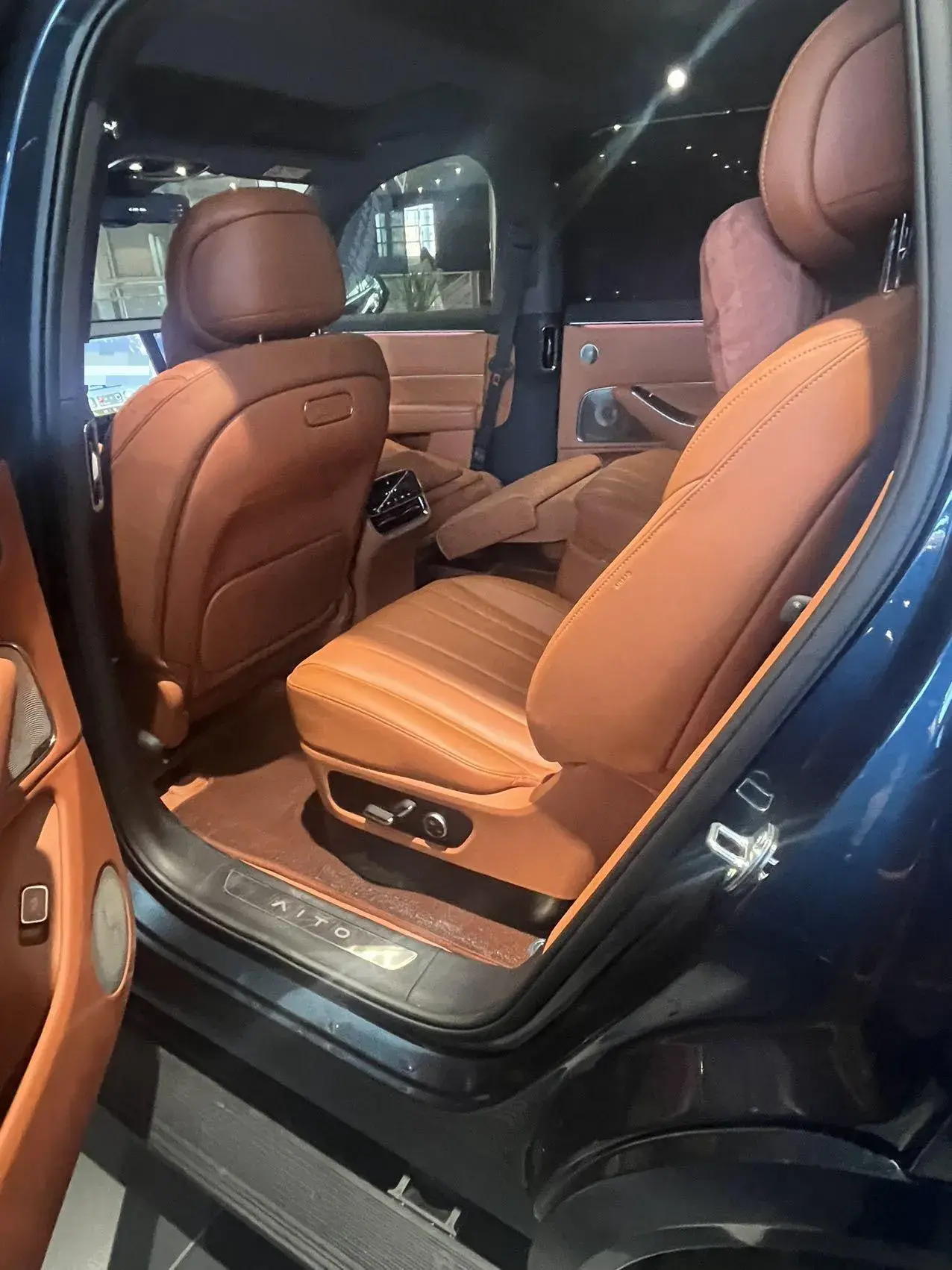 2025 AITO AITO thumbnail 3