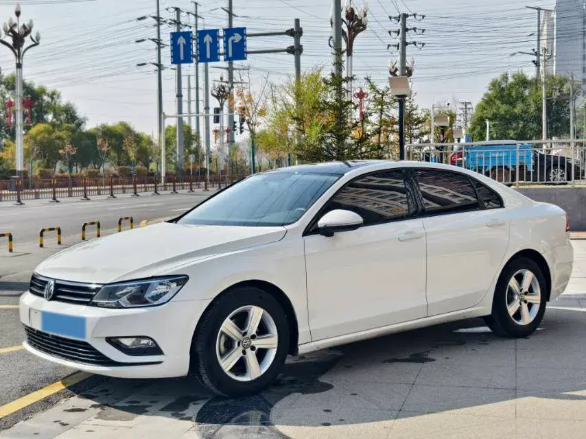 2018 VOLKSWAGEN LAMANDO view 1
